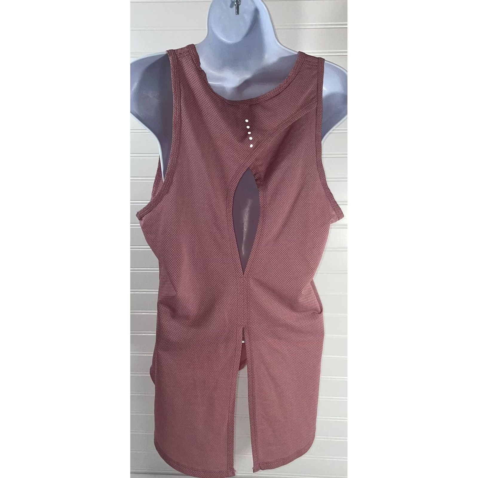 Athletic Works Athletic Works Shirt Womens M Rose women medium tank top color crew neck high low Size M / US 6-8 / IT 42-44 - 2 Thumbnail