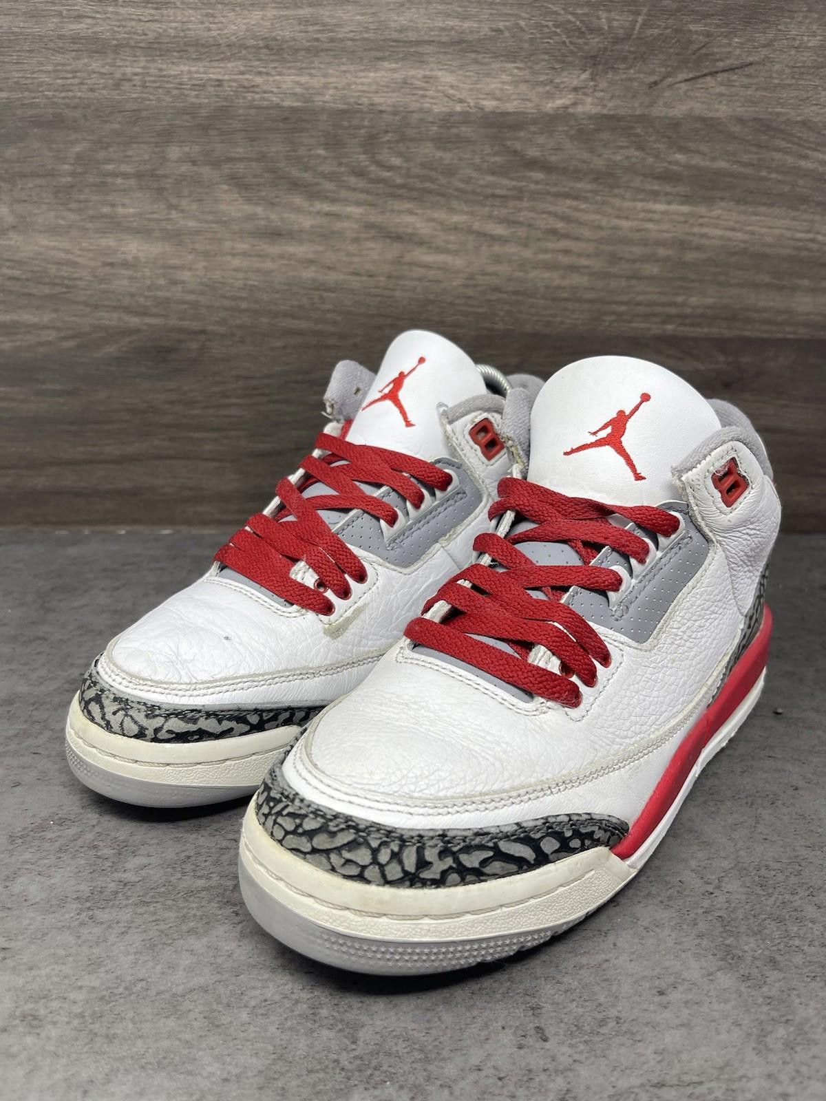Nike Air Jordan 3 Fire Red Kids Size 6Y GS Nike Red White 2022 Size US 6 / EU 39 - 2 Thumbnail
