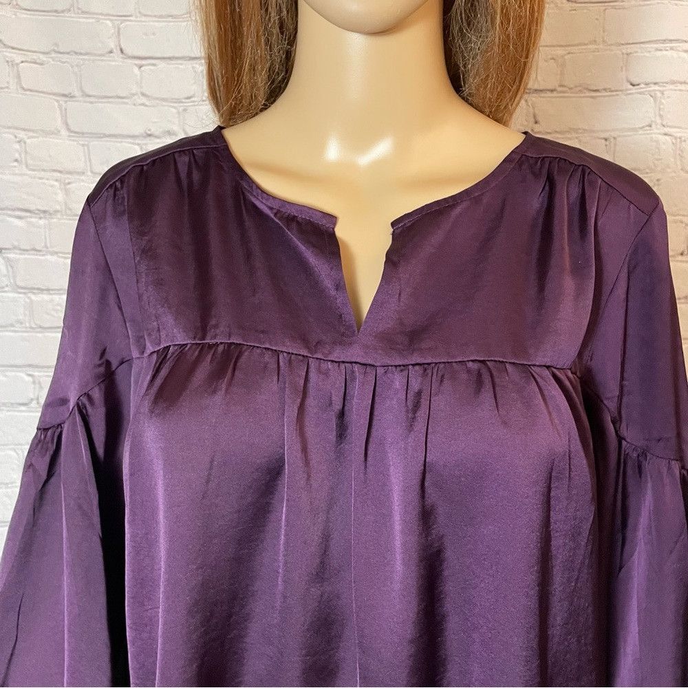 Vince Camuto Vince Camuto V-Neck Satin Purple Puff Sleeve Blouse Size L Size L / US 10 / IT 46 - 2 Thumbnail
