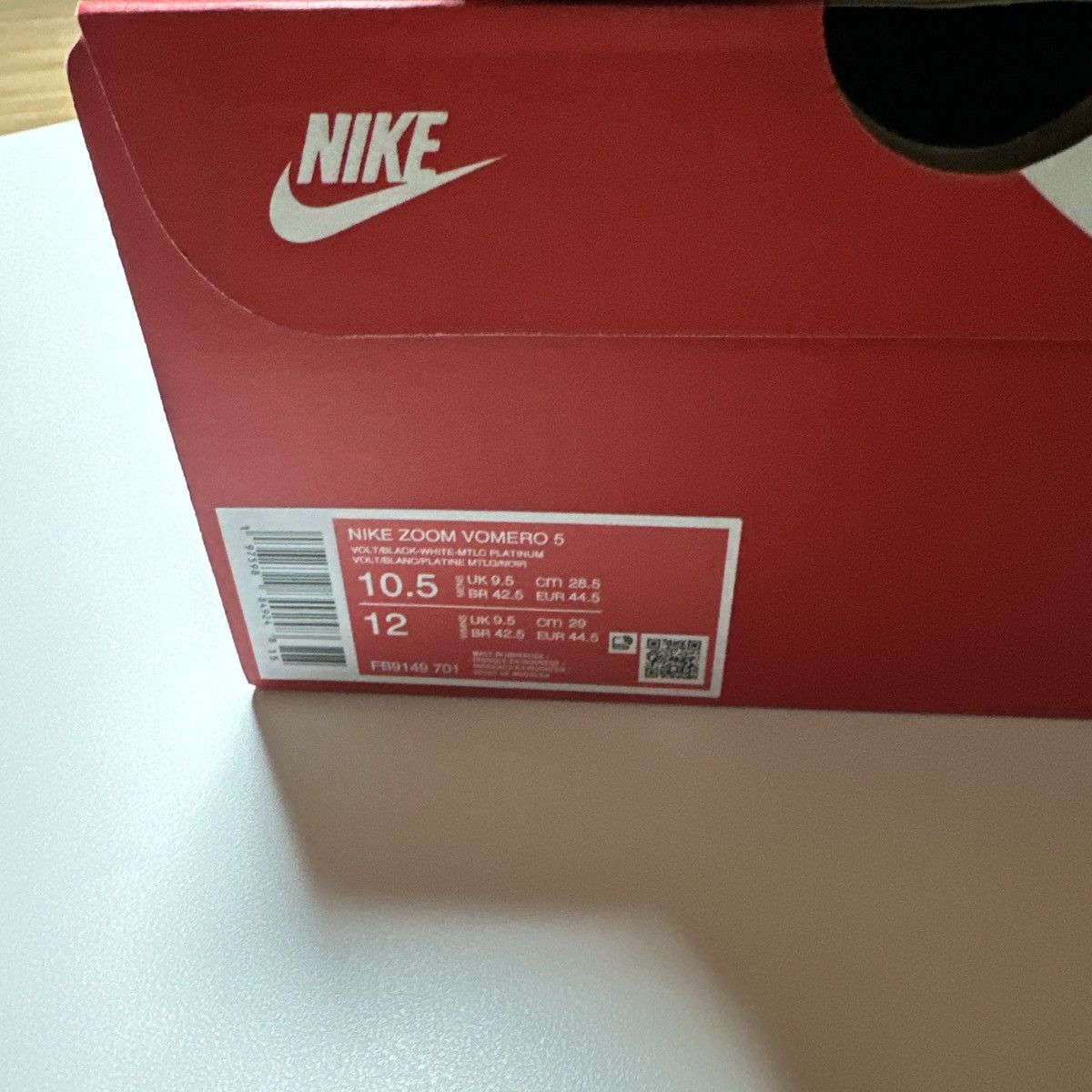 Nike *NEW* SZ 10.5 MENS, 12 WMNSN VOMERO 5 LIFE LIME VOLT/ NEON Size US 10.5 / EU 43-44 - 12 Thumbnail