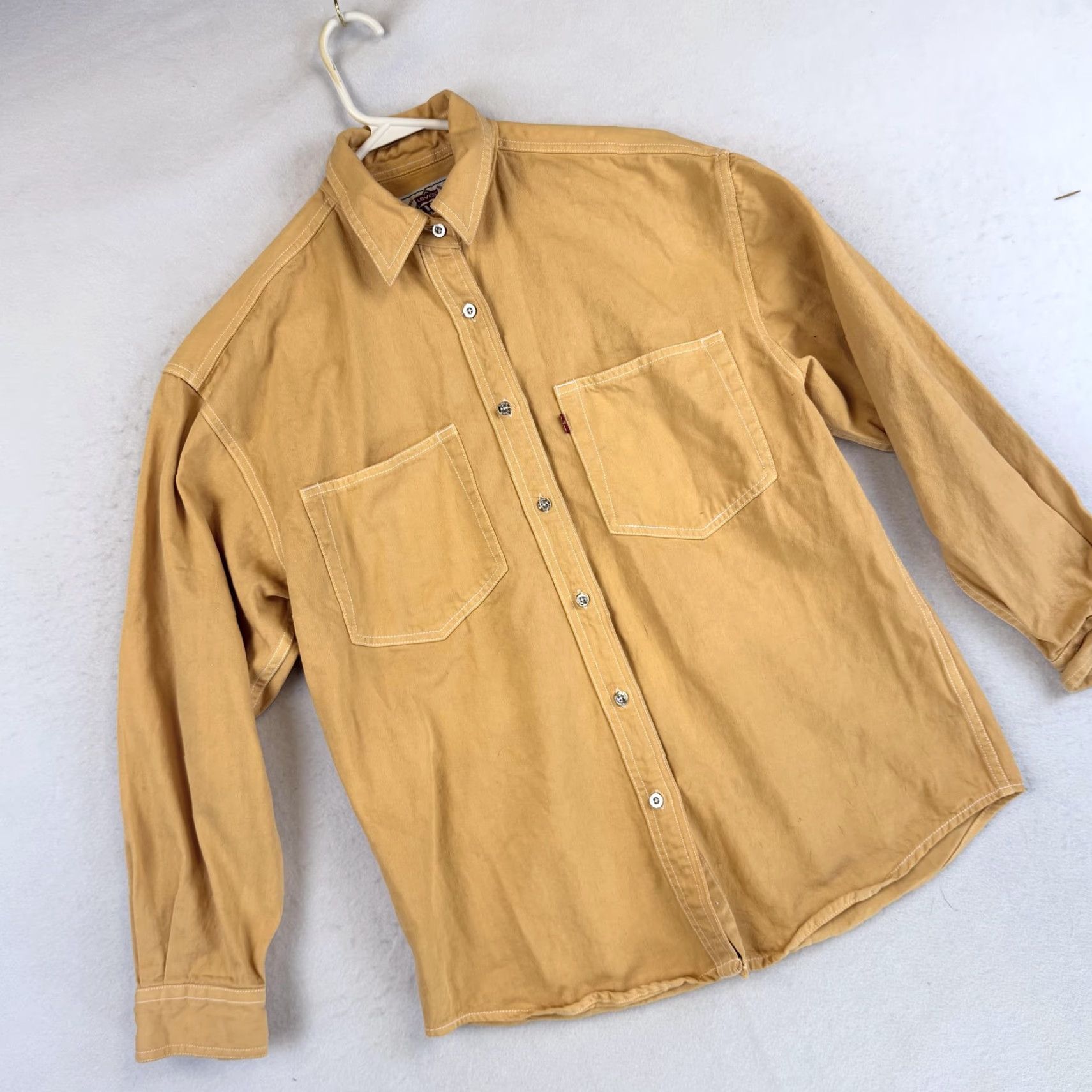 Levi's VINTAGE Levi's Shirt Womens Small Tan Cotton Twill Button Up Two Pockets 90s Size S / US 4 / IT 40 - 2 Thumbnail