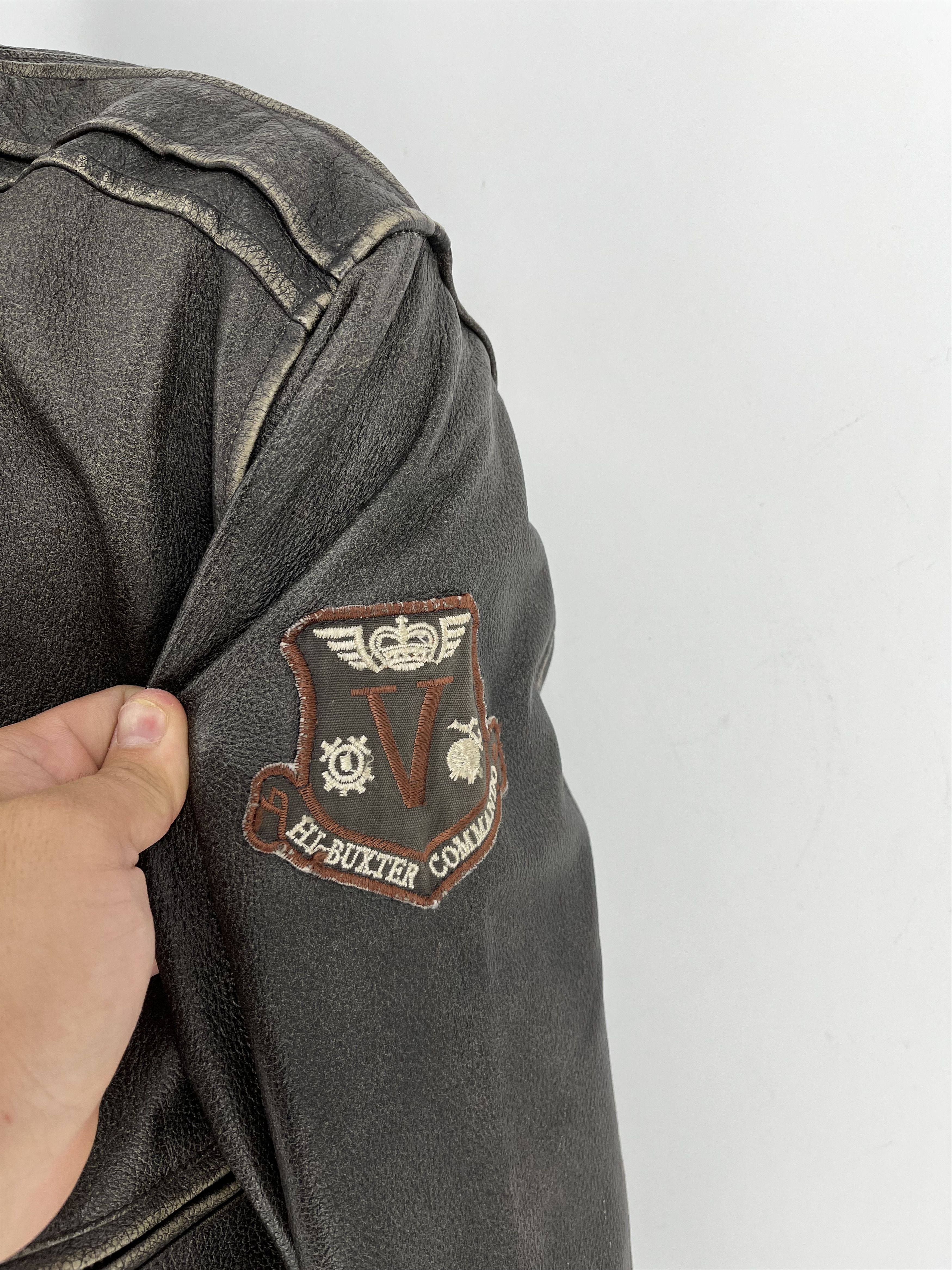 Leather Explorer Vtg Leather Bomber Jacket – Distressed Patina 90s Size US XXL / EU 58 / 5 - 8 Thumbnail