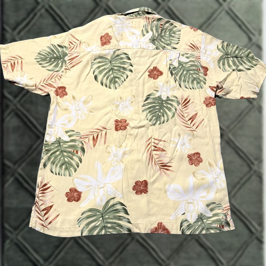Tommy Bahama VINTAGE Tommy Bahama Shirt Men Yellow 100% Silk Floral Hawaiian Small Yellow Floral Shirt Men Small Silk Hawaiian Size US S / EU 44-46 / 1 - 1 Thumbnail