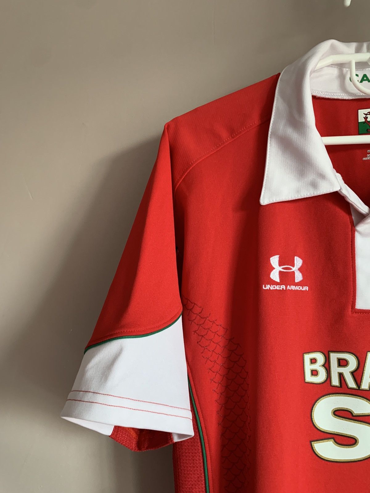 Under Armour Wales Home Rugby Union Shirt Under Armour Size M Size US M / EU 48-50 / 2 - 3 Thumbnail