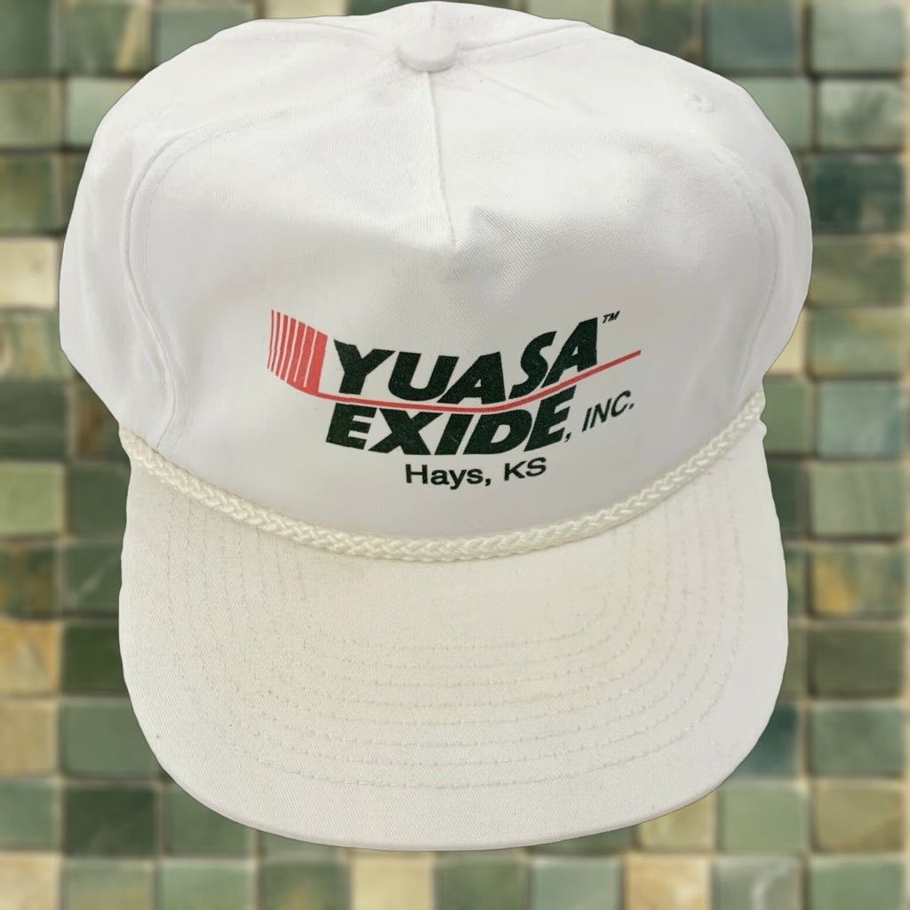 Vintage VINTAGE Yuasa Exide Hays Kansas White Snapback Cap Hat Cap Trucker 1980s Cotton Blend Original White Snapback Mens Womens Boys Girls Size ONE SIZE - 1 Thumbnail