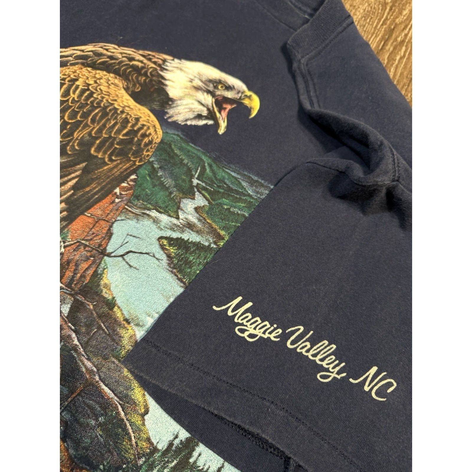 Vintage VINTAGE 1994 American Bald Eagle Wrap Around Print T-Shirt Large Mens Blue Nature Animals Shirt Size US L / EU 52-54 / 3 - 6 Thumbnail