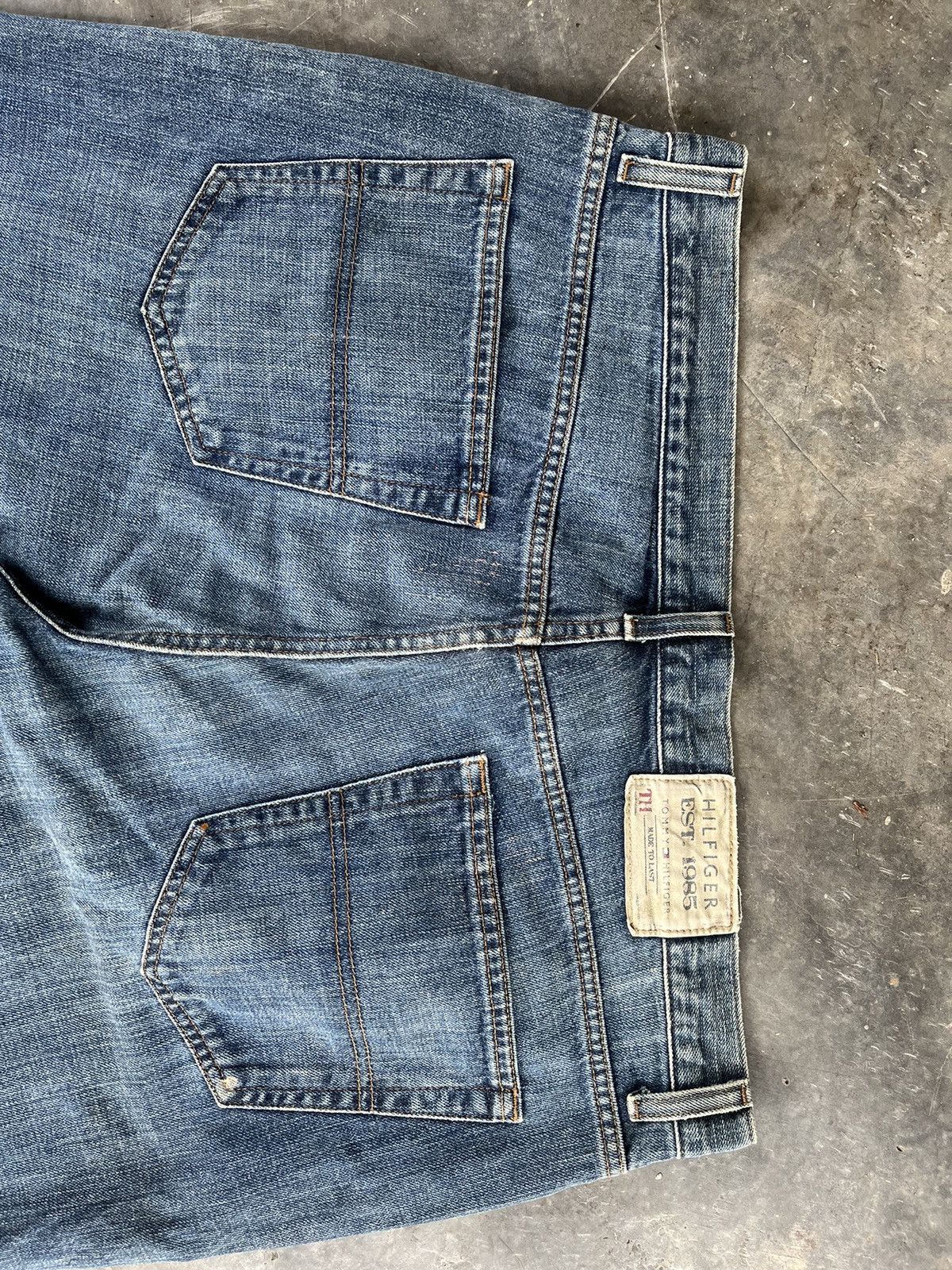 Tommy Hilfiger × Vintage Baggy Tommy Hilfiger Denim Size US 38 / EU 54 - 19 Thumbnail