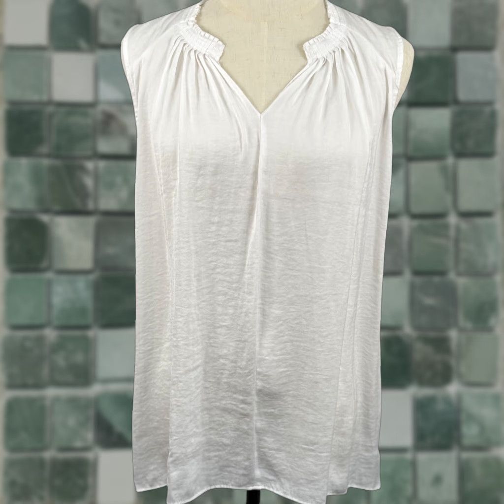 Vintage Simply Vera Vera Wang Blouse Sleeveless White Ruffle Pleated Back V-Neck Satin Polyester Elegant Office Workwear Womens M Size M / US 6-8 / IT 42-44 - 1 Thumbnail