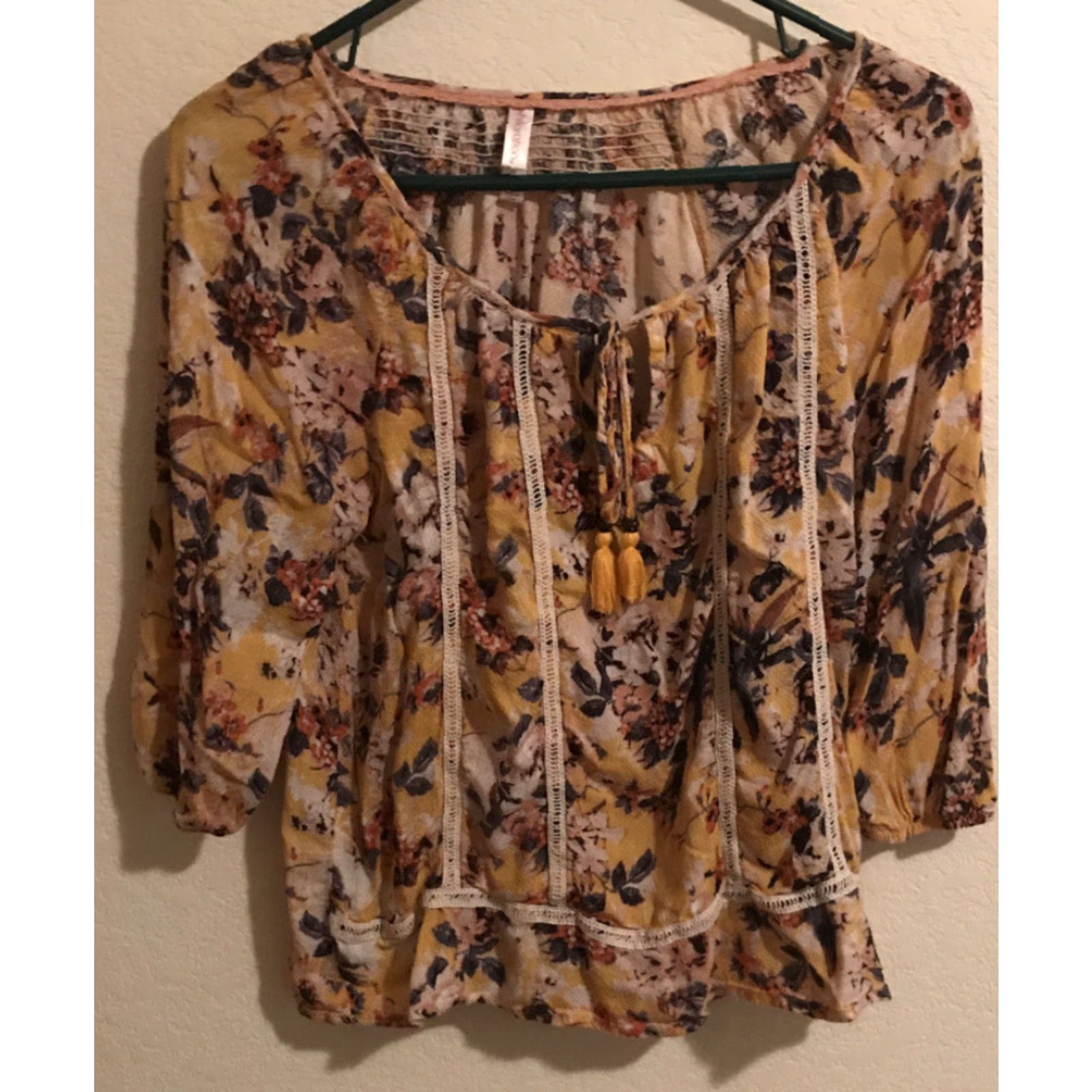 Vintage XHILARATION Blouse Tie Neck 3/4 Sleeve Floral Yellow S Small Womens Shirt Size S / US 4 / IT 40 - 2 Thumbnail
