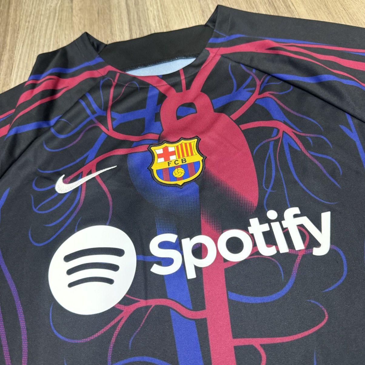 Nike Barcelona x Patta special edition training shirt (bnwt) Size US L / EU 52-54 / 3 - 3 Thumbnail