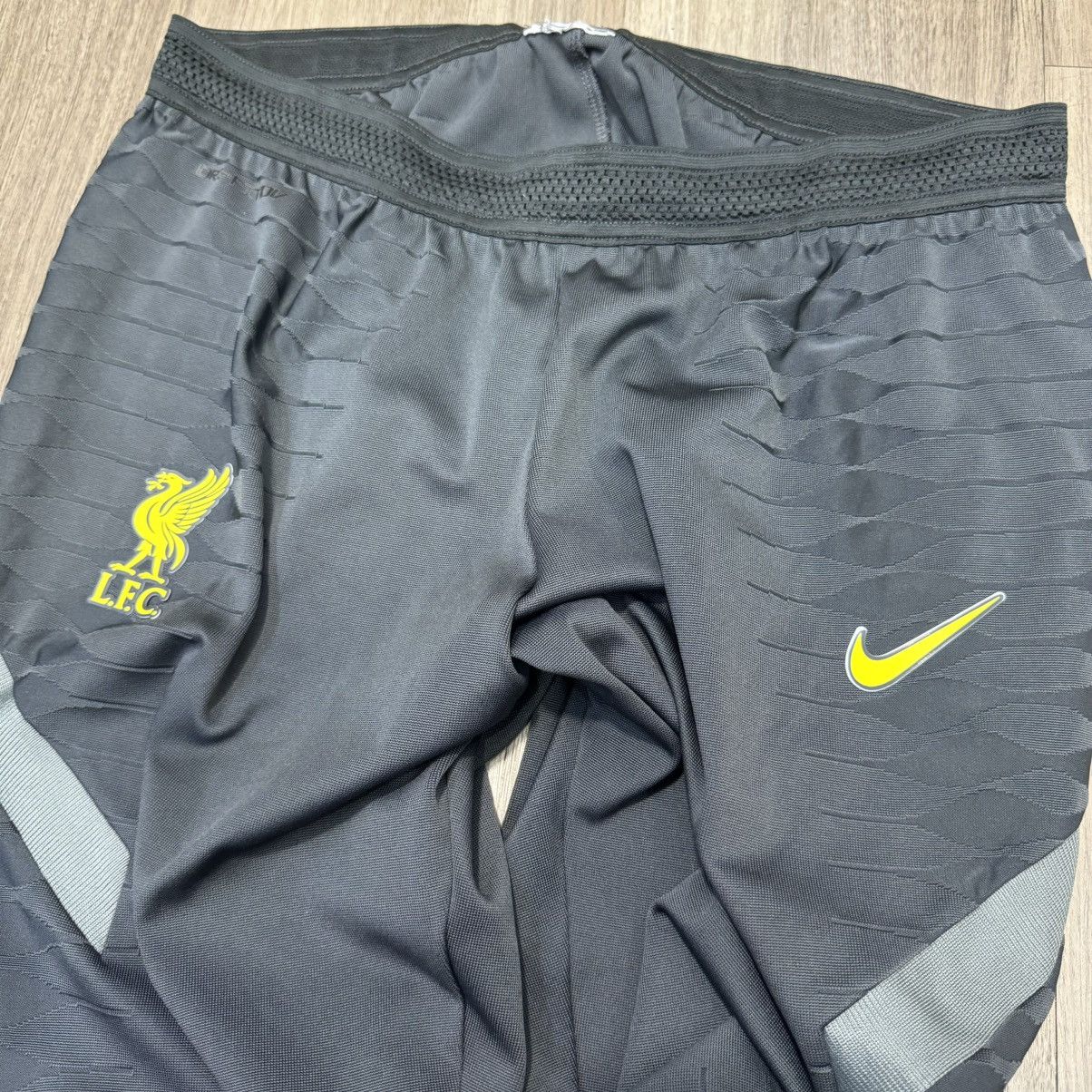 Nike Liverpool 21/22 player issue Elite 1/4 zip drill top set Size US XL / EU 56 / 4 - 12 Thumbnail
