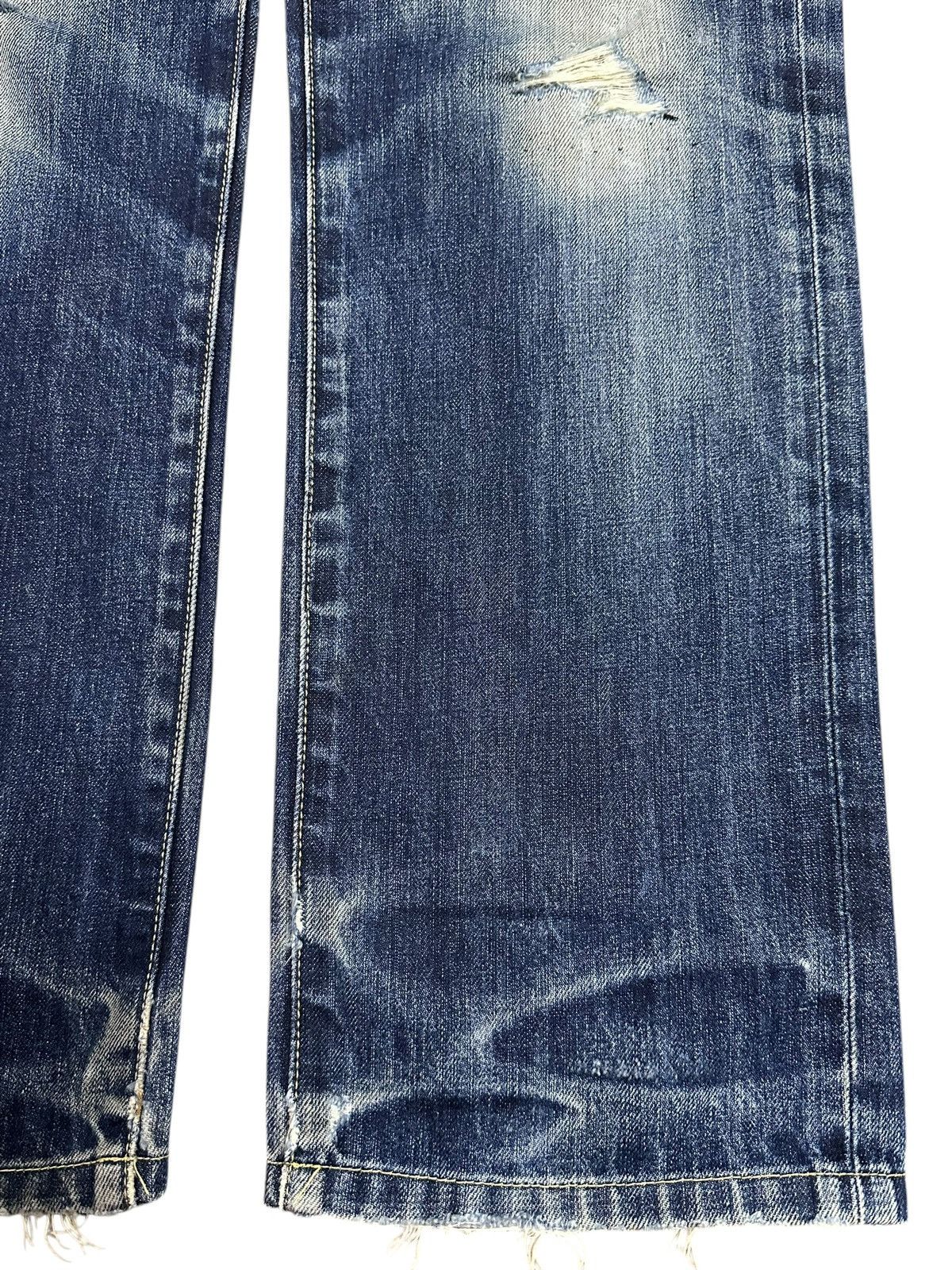 Uniqlo Vintage Japanese Uniqlo Blue Faded Wash Distress Loose Jeans Size US 32 / EU 48 - 8 Thumbnail