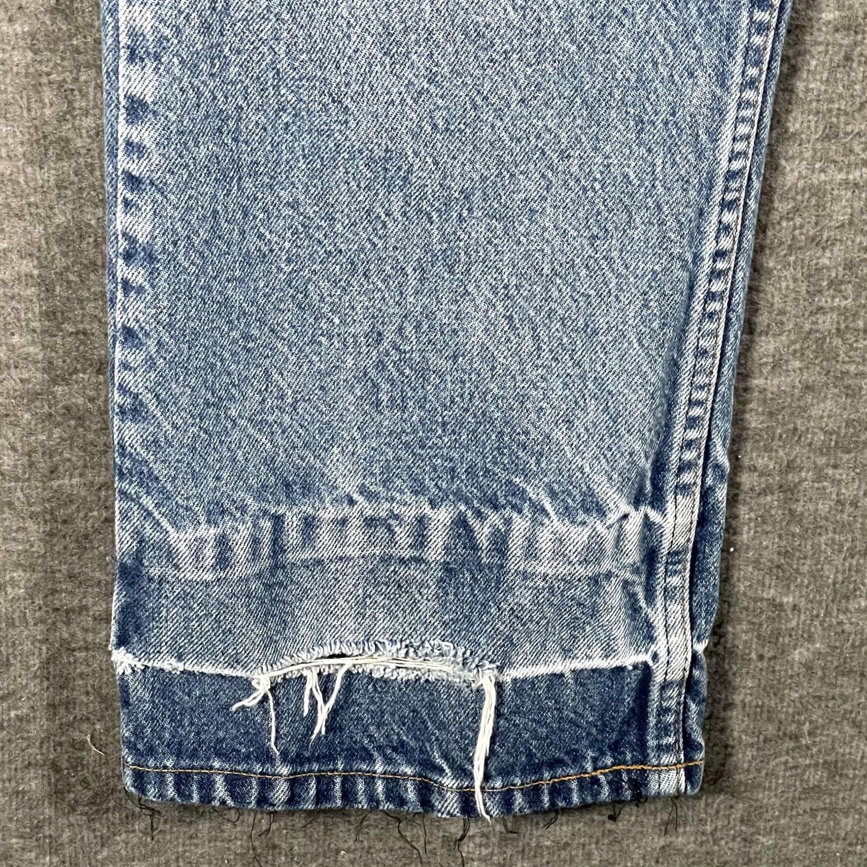 Levi's VINTAGE Levi's Jeans Mens 37x28 Light Blue Distressed Regular Straight Denim Jeans Size US 37 - 7 Thumbnail