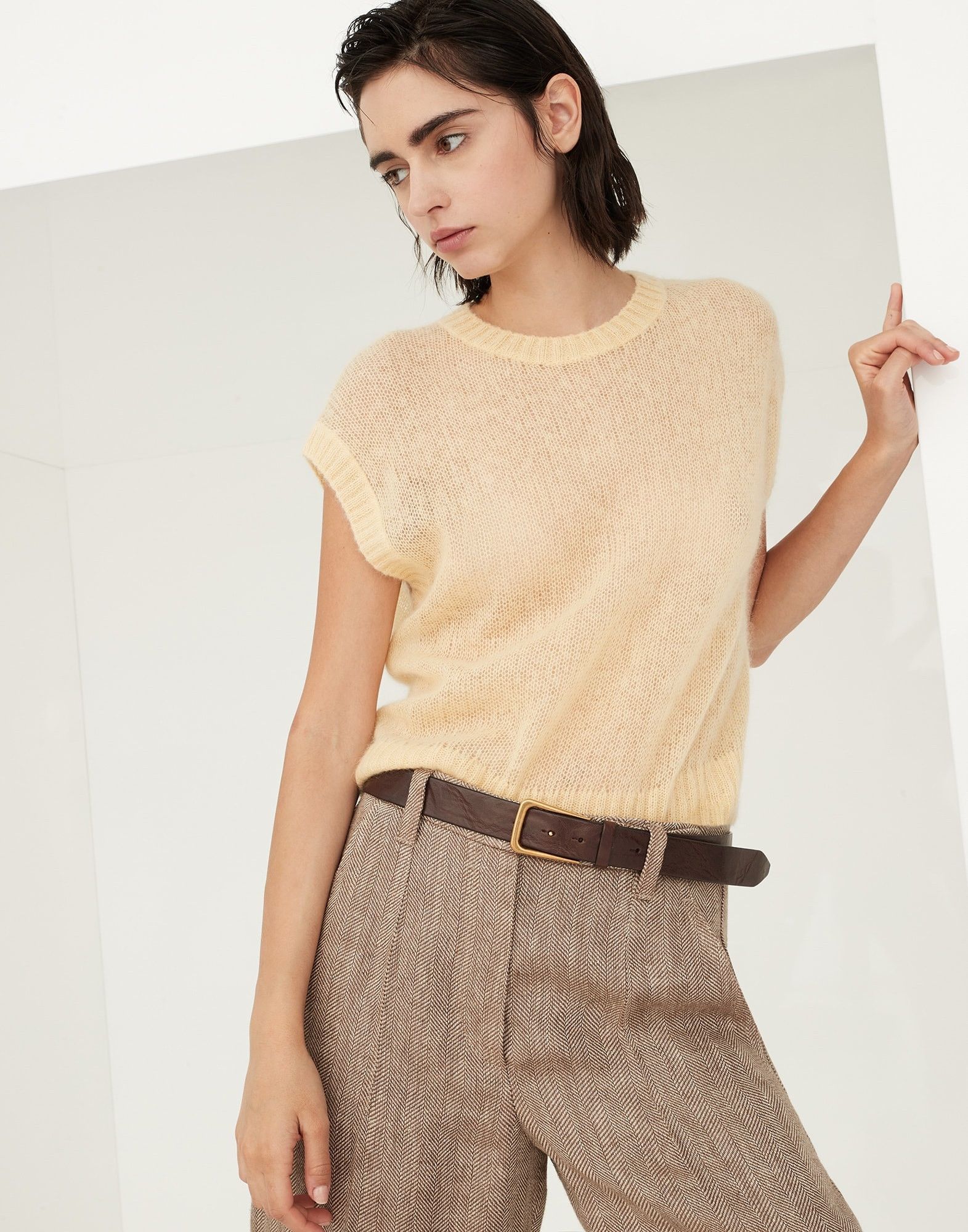 o1w1db10825 Knitted Vest in Bright Yellow