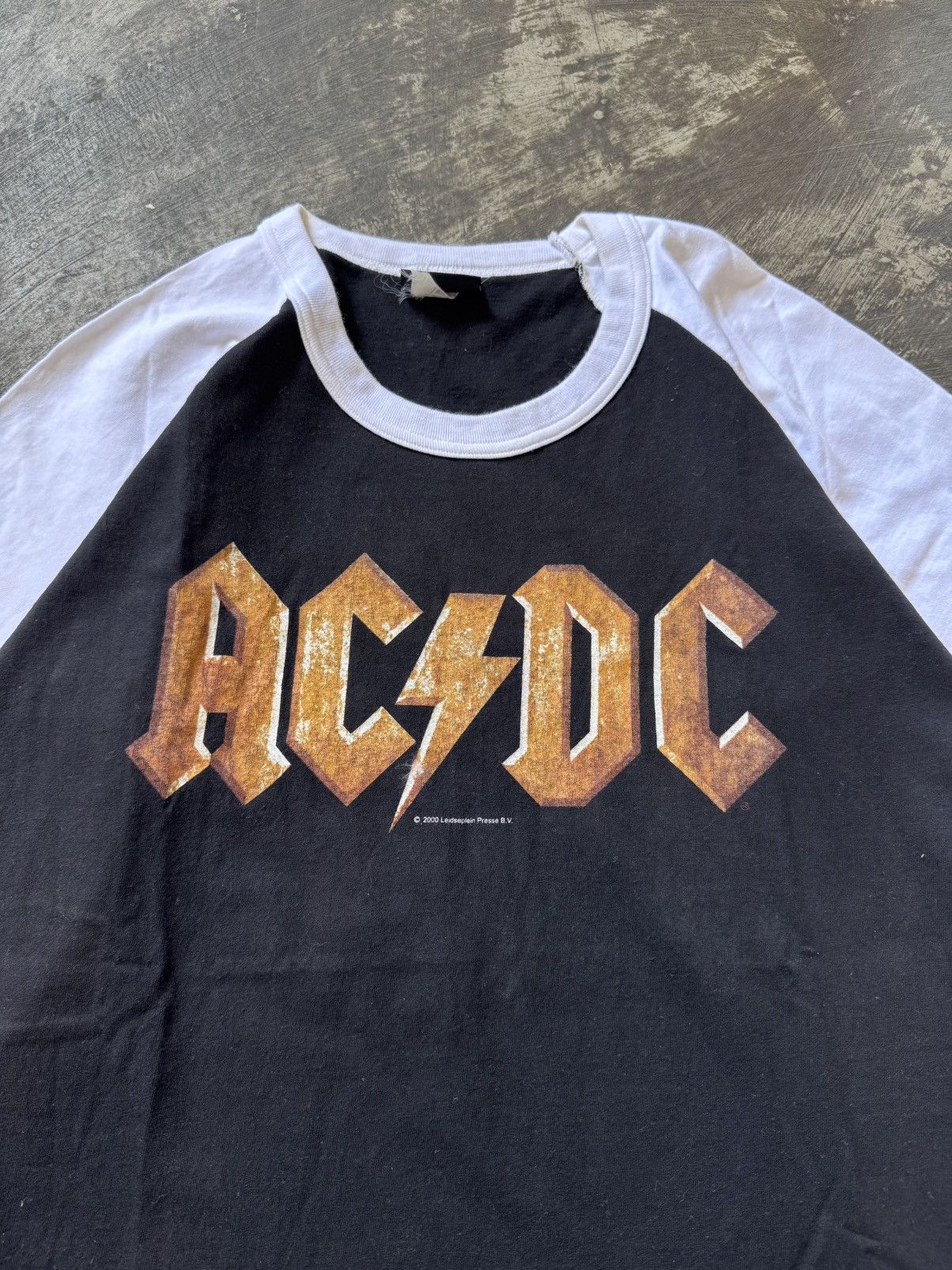 Band Tees VINTAGE 00’S ACDC RAGLAN T-SHIRT Size US M / EU 48-50 / 2 - 3 Thumbnail