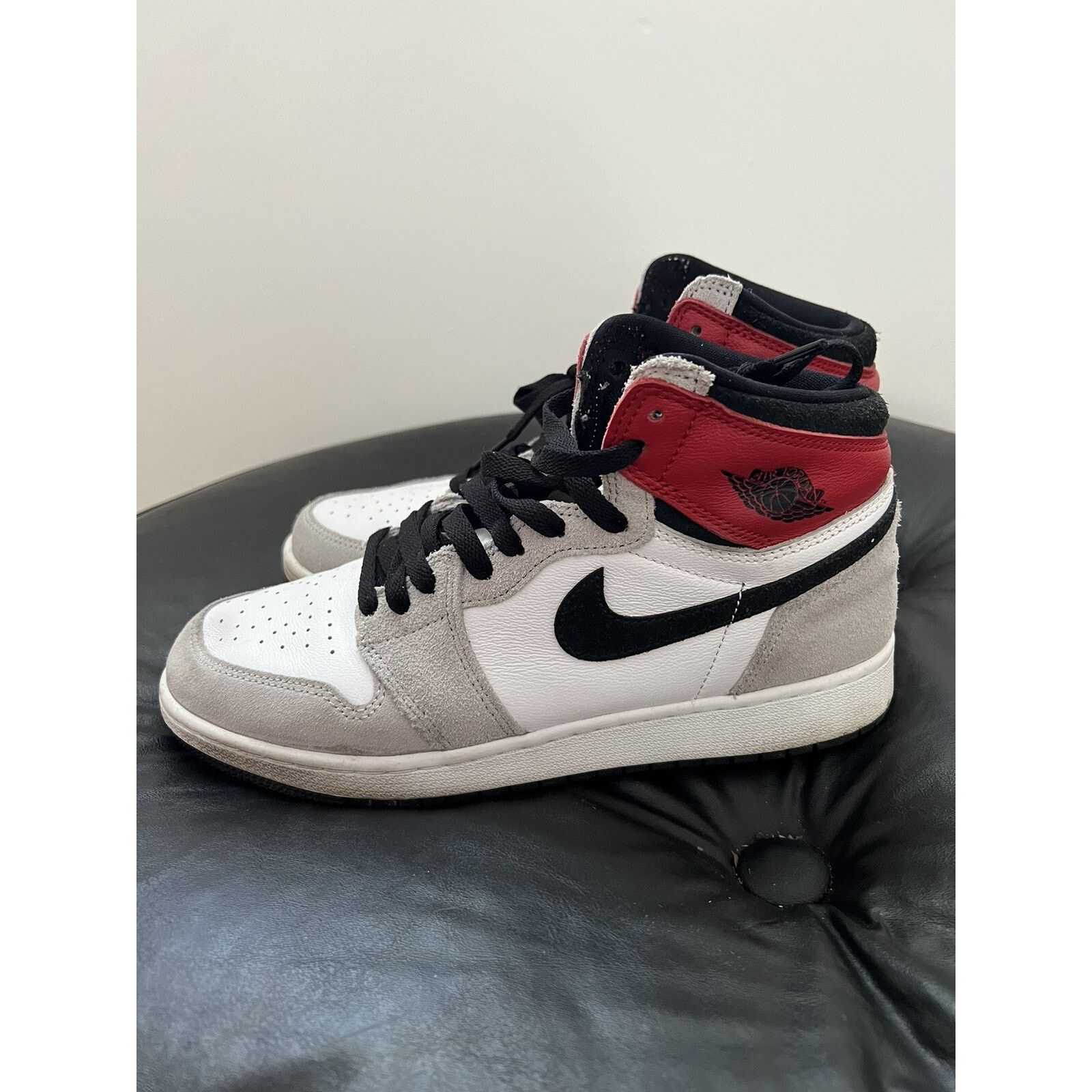 Nike Size 7Y (GS) - Jordan 1 Retro OG High Smoke Grey Size US 7 / EU 40 - 1 Thumbnail