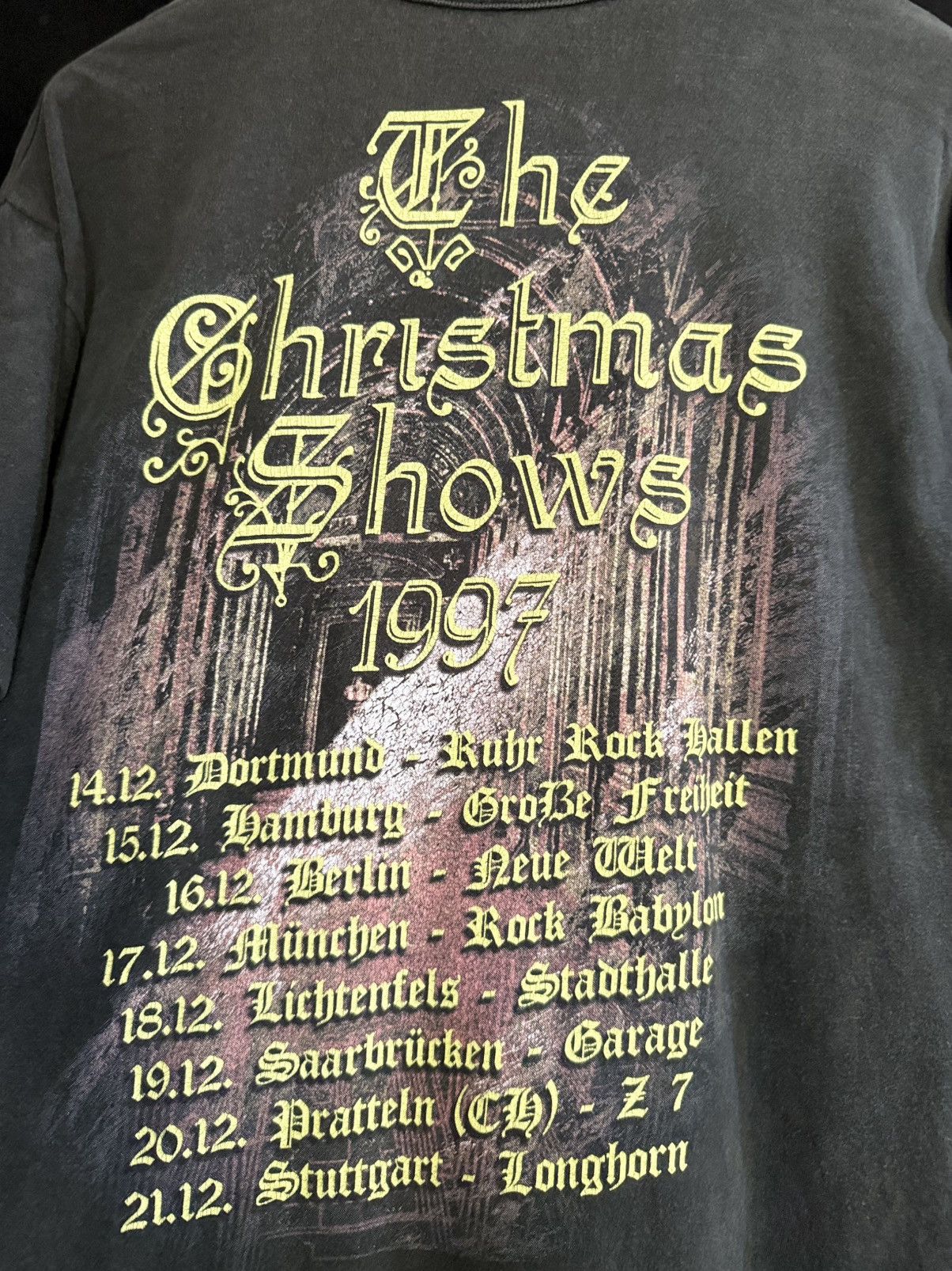 Vintage Thrashed Vintage 90s Rage The Christmas Shows Sun Faded Tee Size US L / EU 52-54 / 3 - 8 Thumbnail