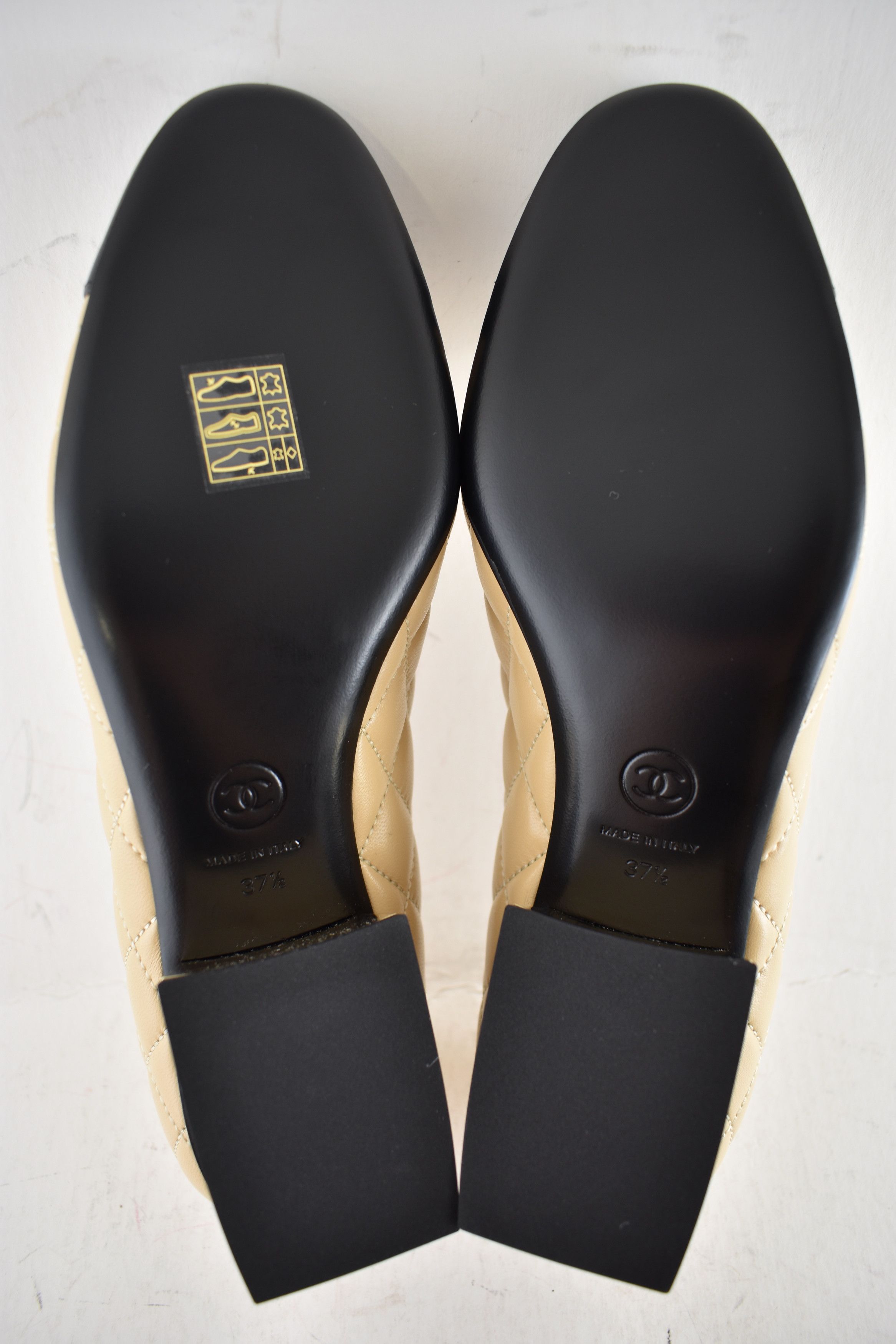 Chanel Chanel 24B Beige Lambskin Quilted Gold Block Heel Pumps 37.5 Size US 7.5 / IT 37.5 - 16 Thumbnail