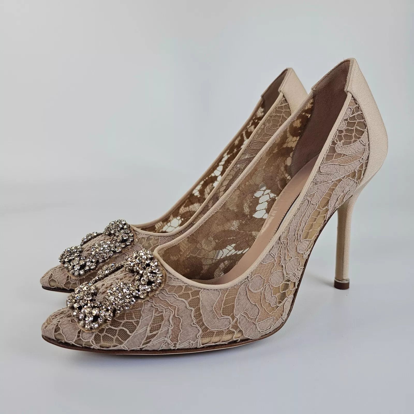 Manolo blahnik beige pumps hotsell