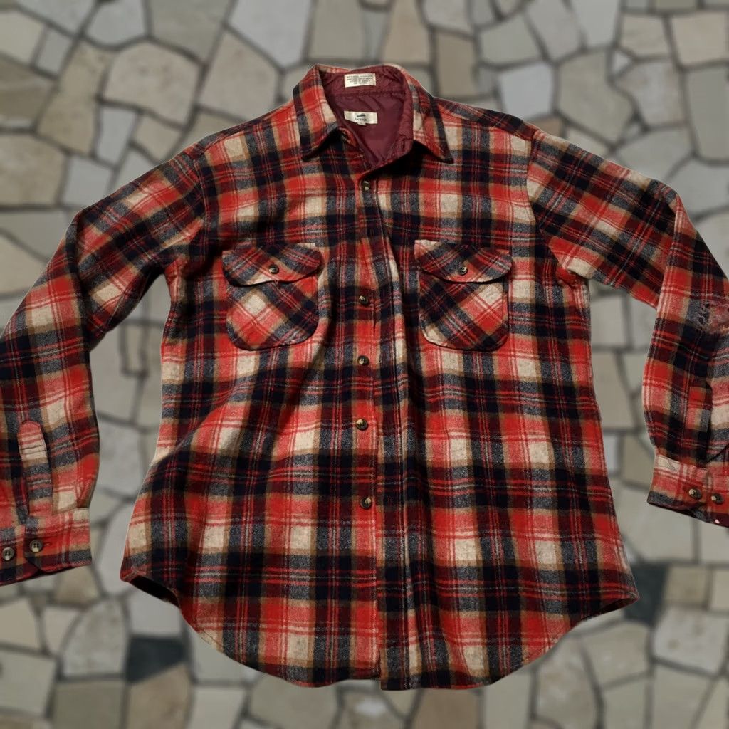 Vintage VINTAGE Briggs Flannel Shirt Large Red Plaid Wool Blend Western 70s Distressed Mens Shirt Size US L / EU 52-54 / 3 - 1 Thumbnail
