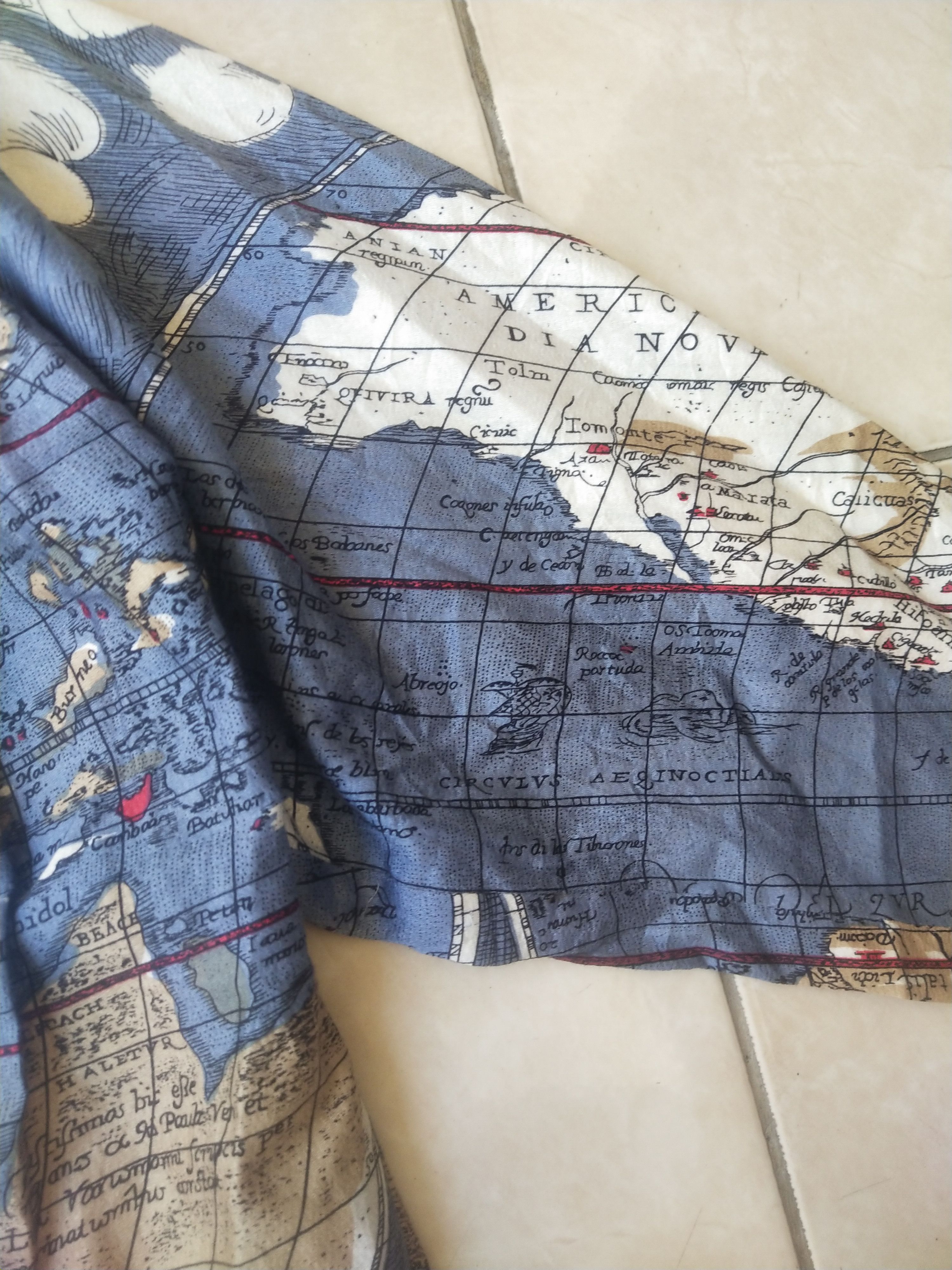 Vintage Vintage Fresa World Map Print Shirt Japan Graphic Size US M / EU 48-50 / 2 - 4 Thumbnail