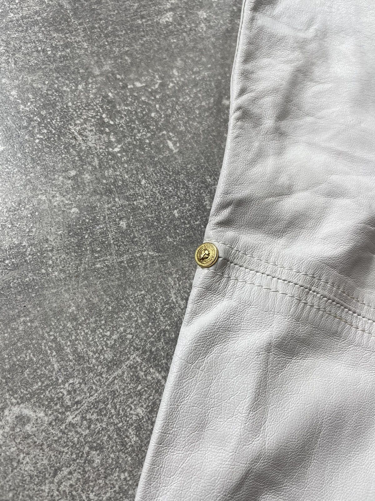 Versace Versus Gianni Versace Vintage 90s White Leather Pants Size 27" / US 4 / IT 40 - 13 Thumbnail