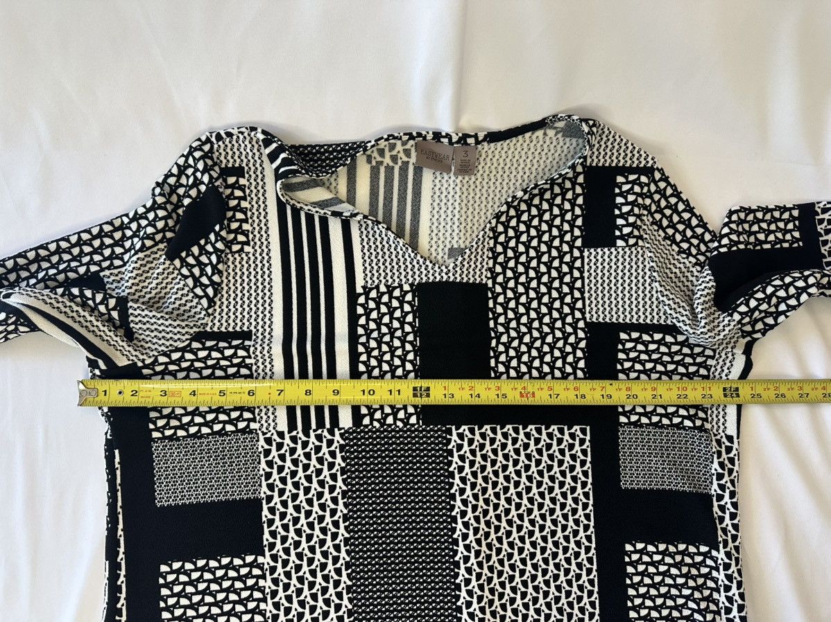 Chicos Easywear Blocked Design Tee By Chico's. Size: 3 (16/18 XL) Size 3XL / US 20-22 - 2 Thumbnail