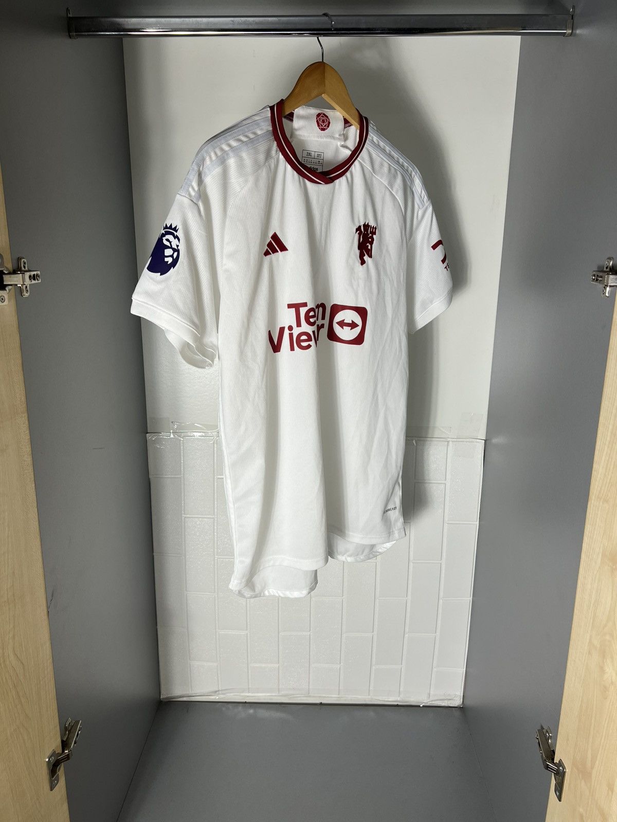 Vintage VERY RARE ADIDAS FC MANCHESTER UNITED ENGLAND SOCCER JERSEY Size US XXL / EU 58 / 5 - 7 Thumbnail