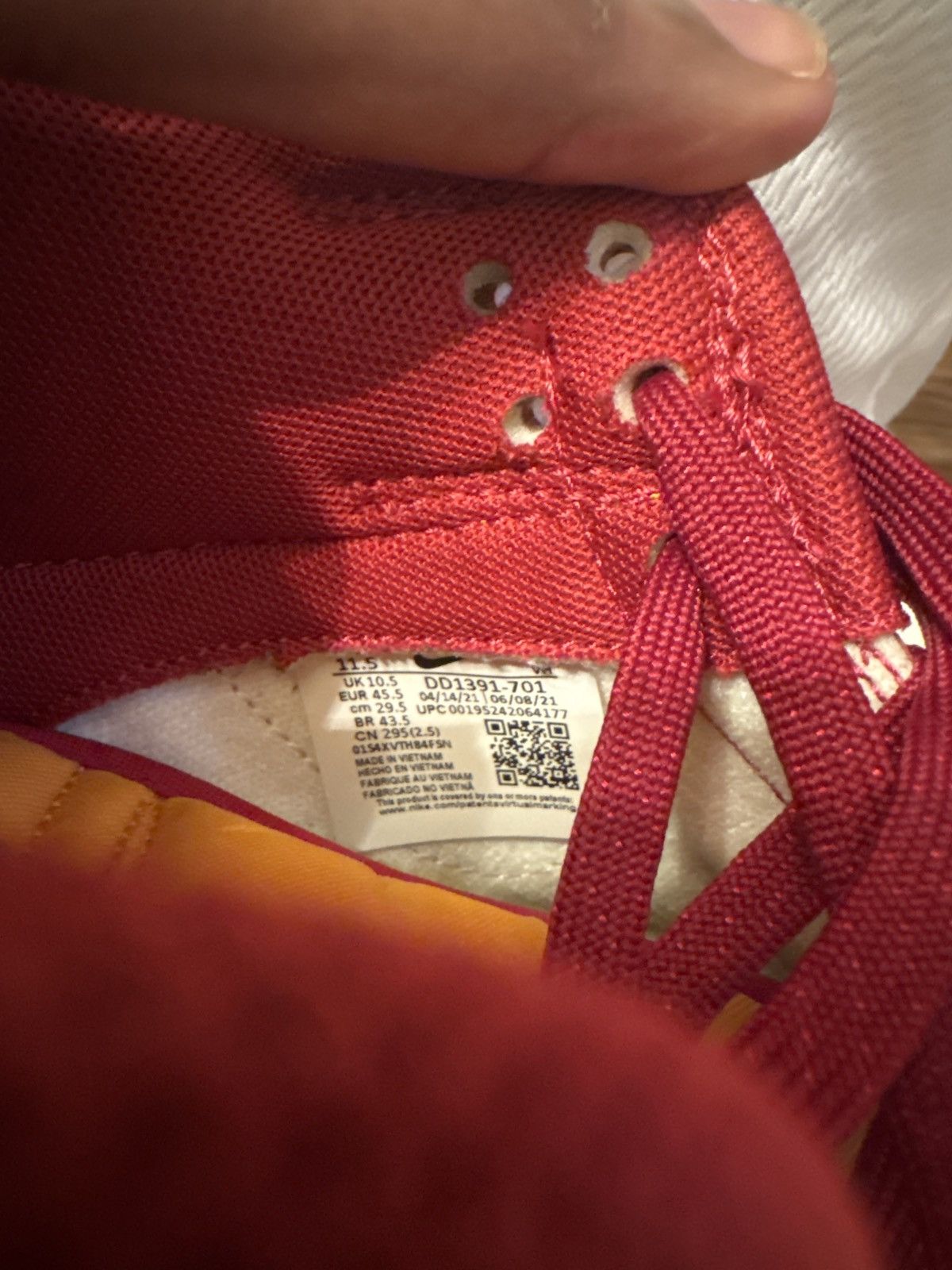 Nike SB midas gold dunks Size US 11.5 / EU 44-45 - 2 Thumbnail