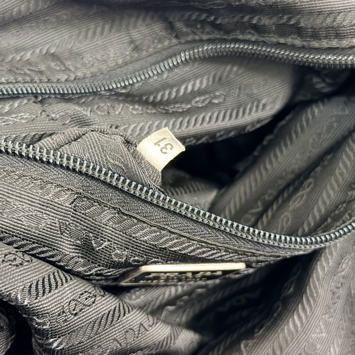 Prada Prada Black Nylon Vintage Shoulder Bag Size ONE SIZE - 9 Thumbnail