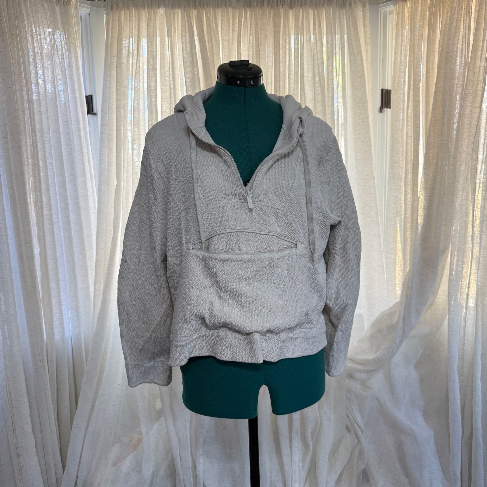 Lululemon Lululemon Gray Textured Half-Zip Hoodie | Sz 6 Size M / US 6-8 / IT 42-44 - 2 Thumbnail
