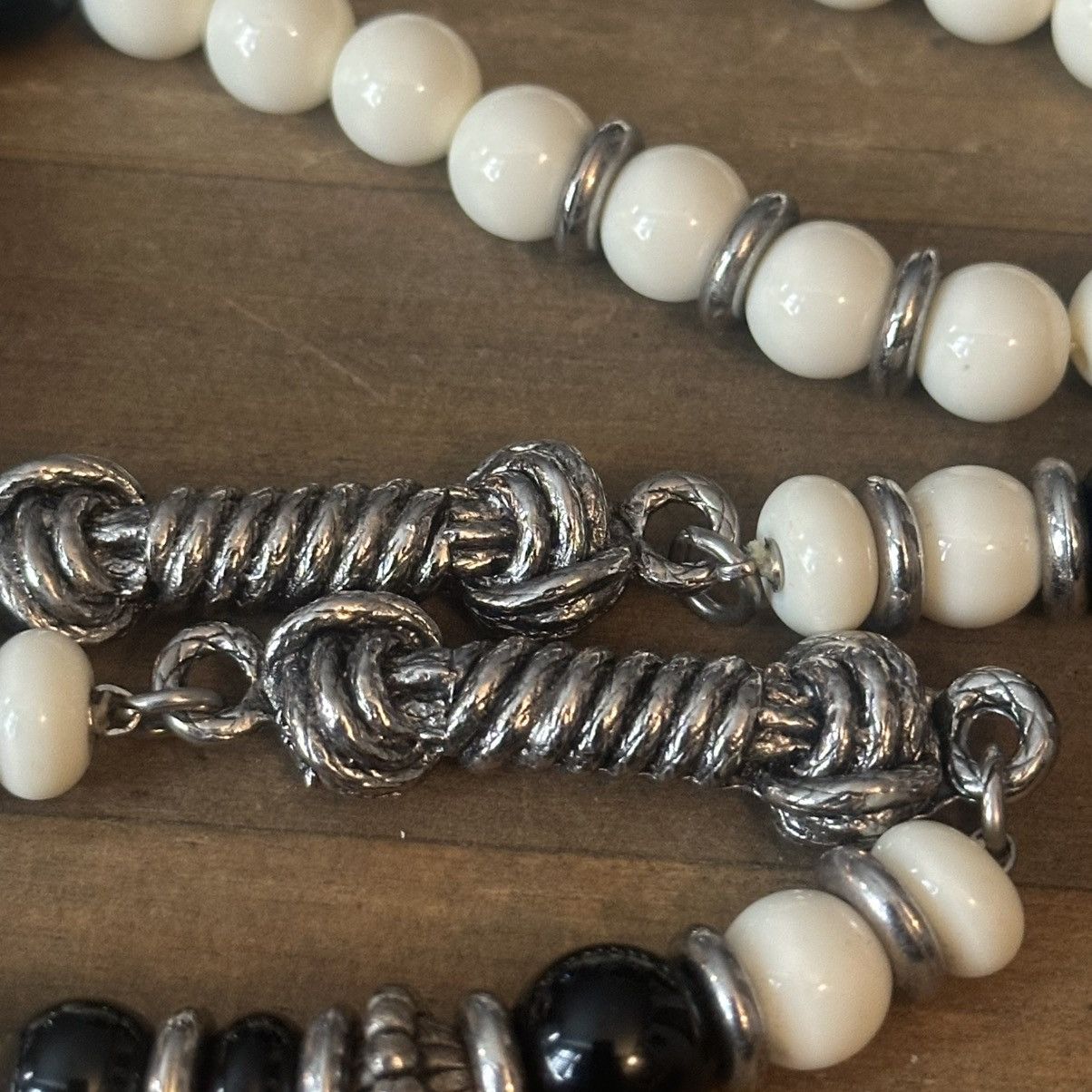 Other × Vintage Vintage 1928 white and black lucite bead necklace Size ONE SIZE - 2 Thumbnail