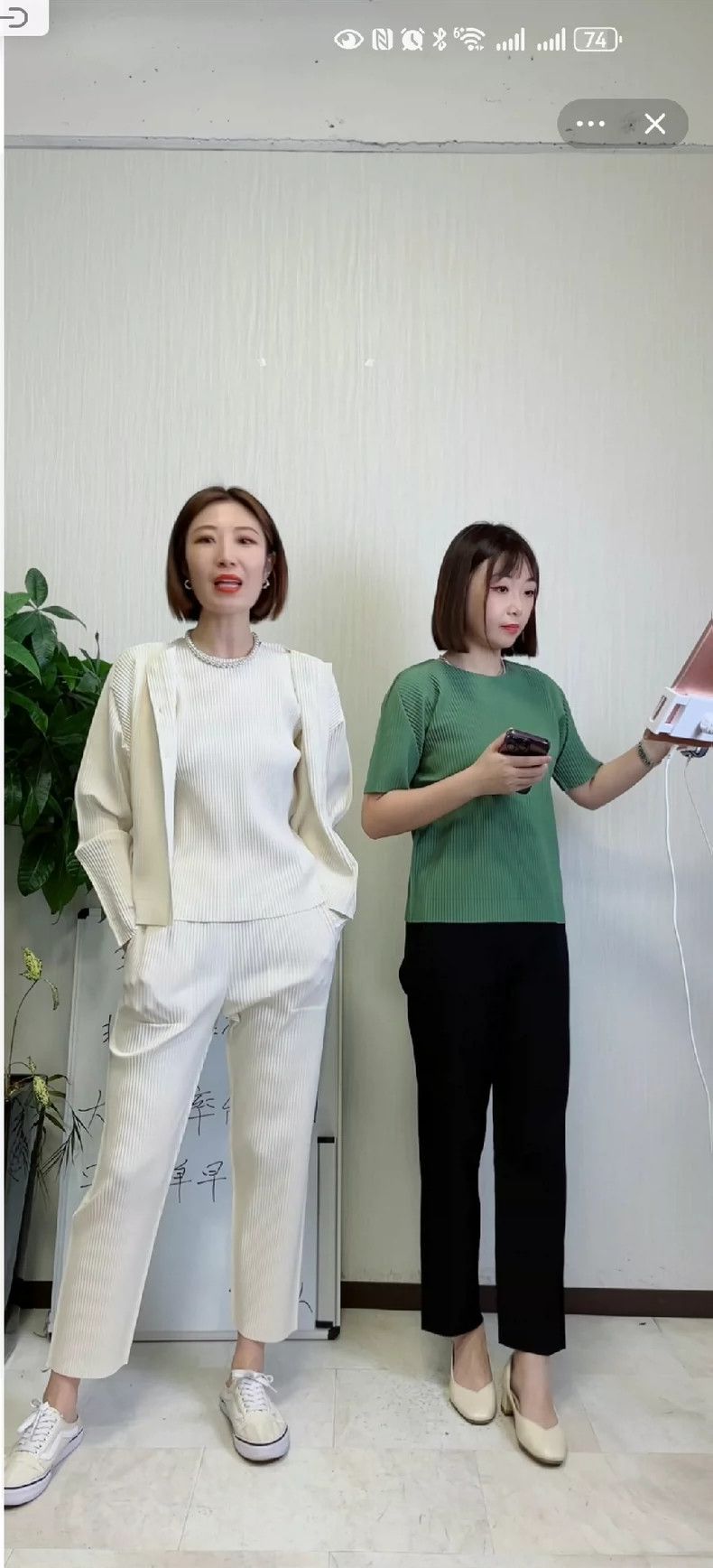 Issey Miyake Issey Miyake size:one size Cream-colored pleated pants Size 42" / US 20 - 5 Thumbnail