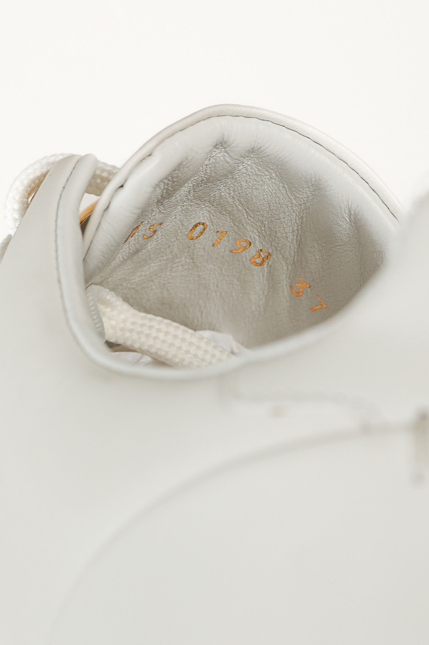 Louis Vuitton Louis Vuitton Front Row Golden Logo White Leather Sneakers Size US 7 / IT 37 - 12 Thumbnail