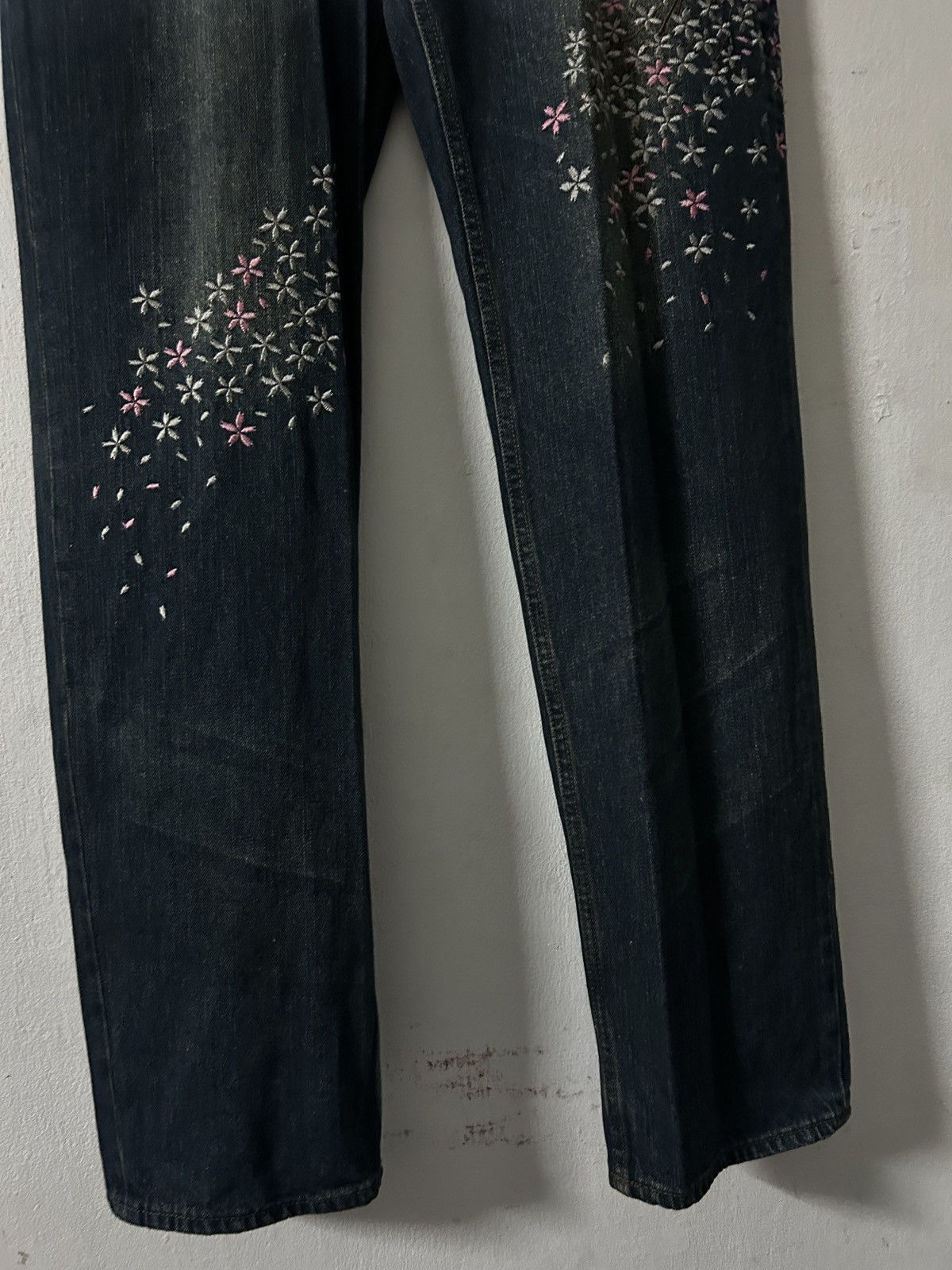 Japanese Brand Japanese Brand Floral Embroidery Jeans Size US 33 - 6 Thumbnail