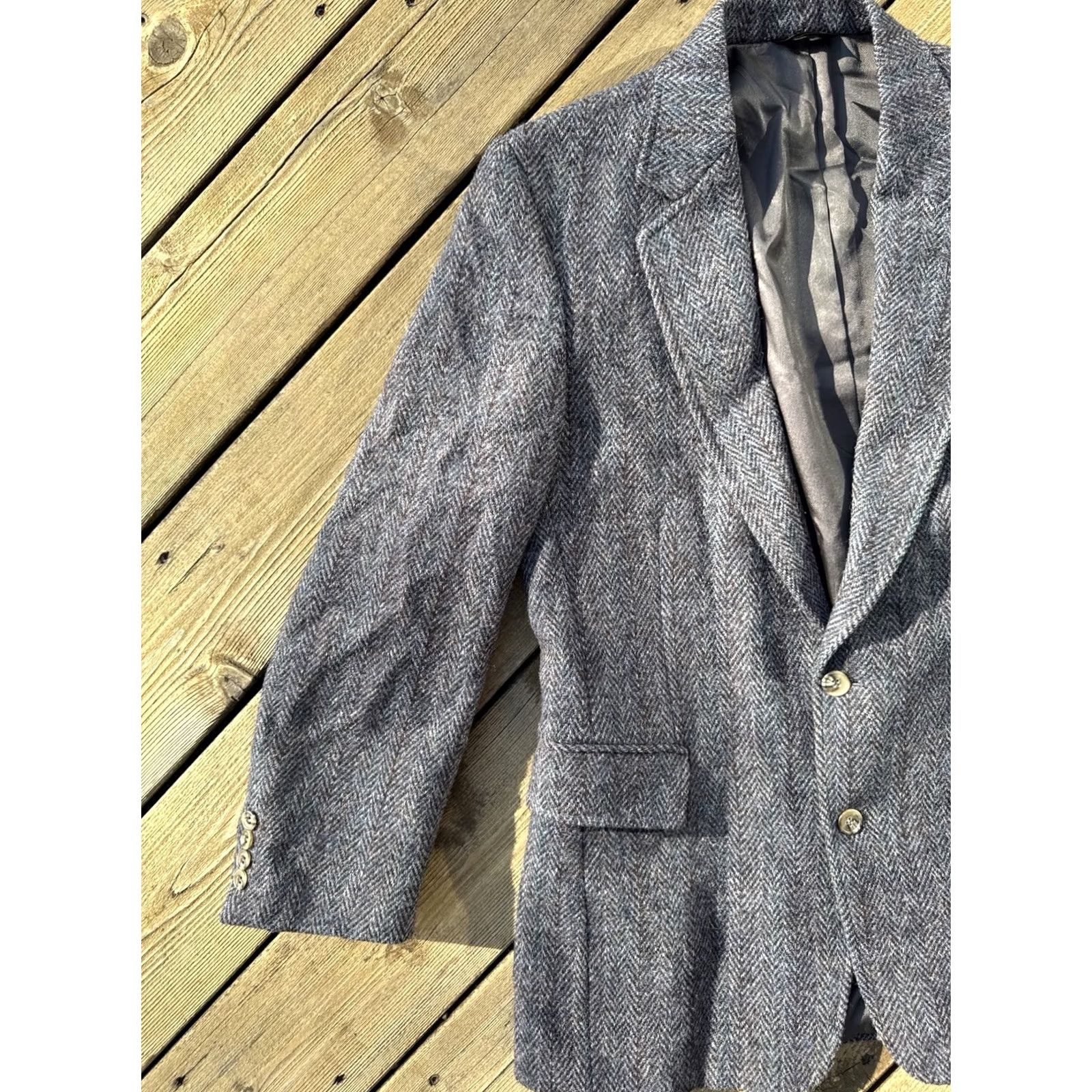 Harris Tweed VINTAGE Harris Tweed Blazer 44R Wool Sport Coat Herringbone Gray Notch Lapel Single-Breasted Two-Button US Made, Coat, Men, Wool, 44, Vintage, 44R Size 44R - 2 Thumbnail