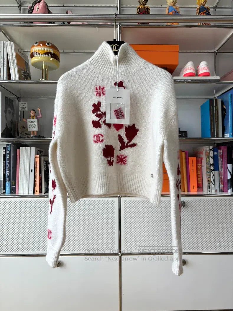 Chanel Chanel Ski Series White Flower Turtleneck Cashmere Sweater Size XS / US 0-2 / IT 36-38 - 1 Thumbnail