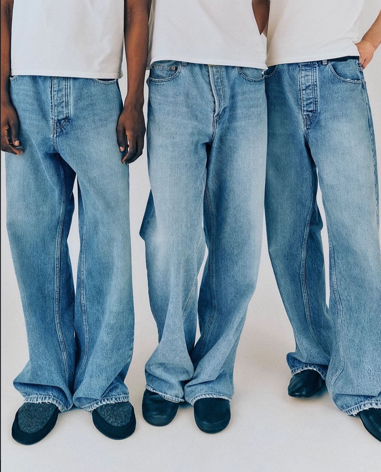 Pre-owned Vuja De Steve Distressed Straight Leg Jeans In Light  