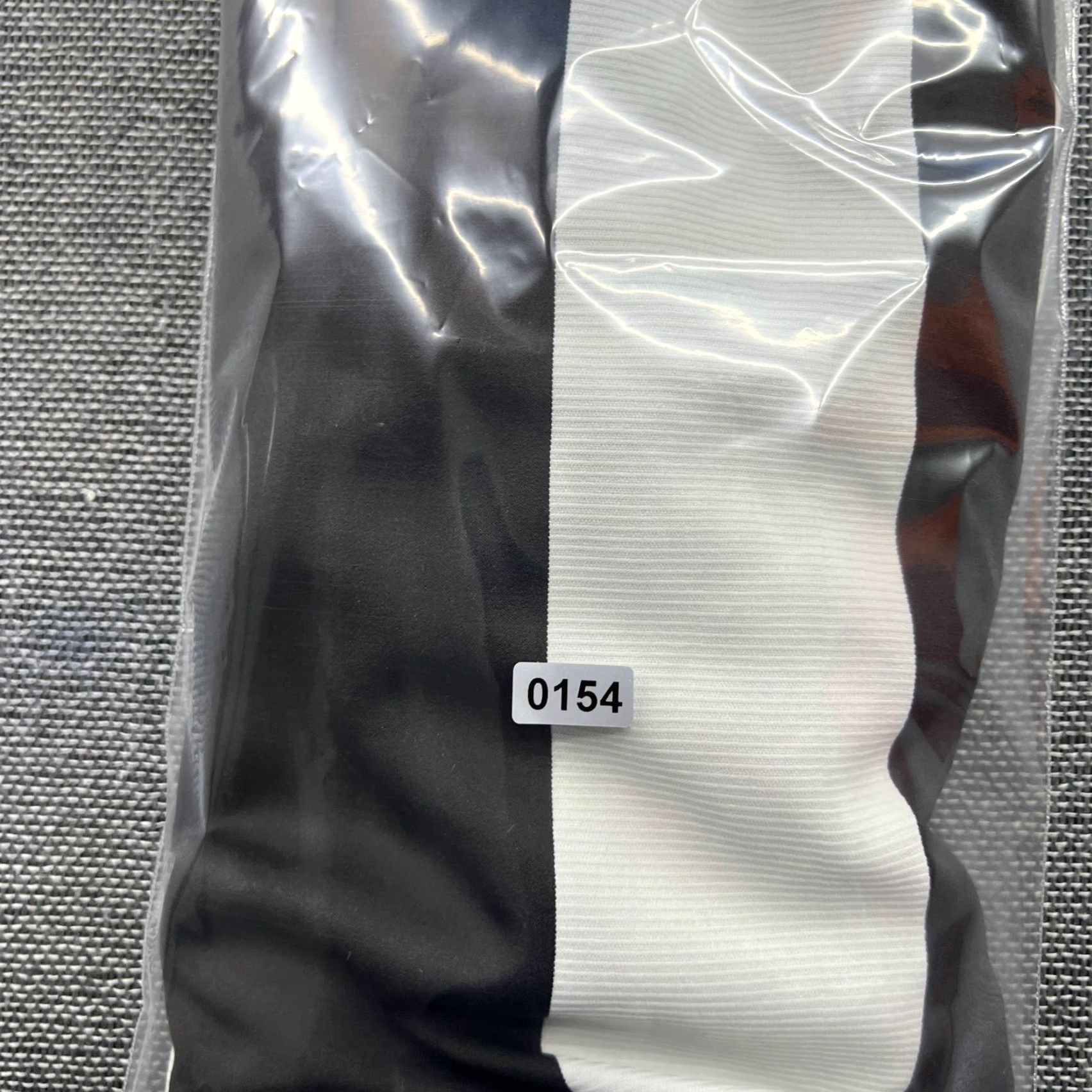 Nike Nike Juventus 2004 2005 Home Mens Football Jersey T-Shirt 2XL XXL Multicolor Short Sleeve Pullover Athletic Activewear寸 Size US XXL / EU 58 / 5 - 2 Thumbnail