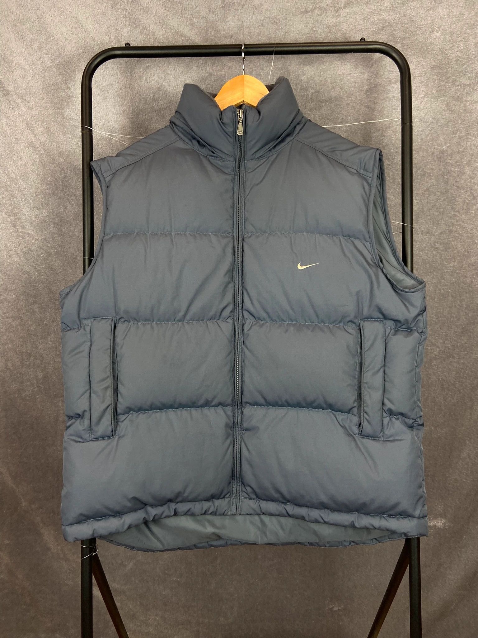 Nike Nike Grey Puffer Vest – Minimal Swoosh Insulated Gilet L Size US L / EU 52-54 / 3 - 1 Thumbnail