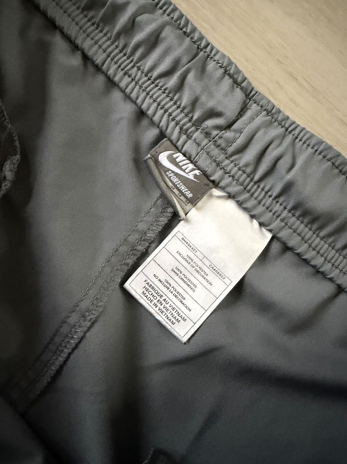 Nike Vintage Nike Cargo Pocket Shorts Gray Sz XL Size US 36 / EU 52 - 3 Thumbnail