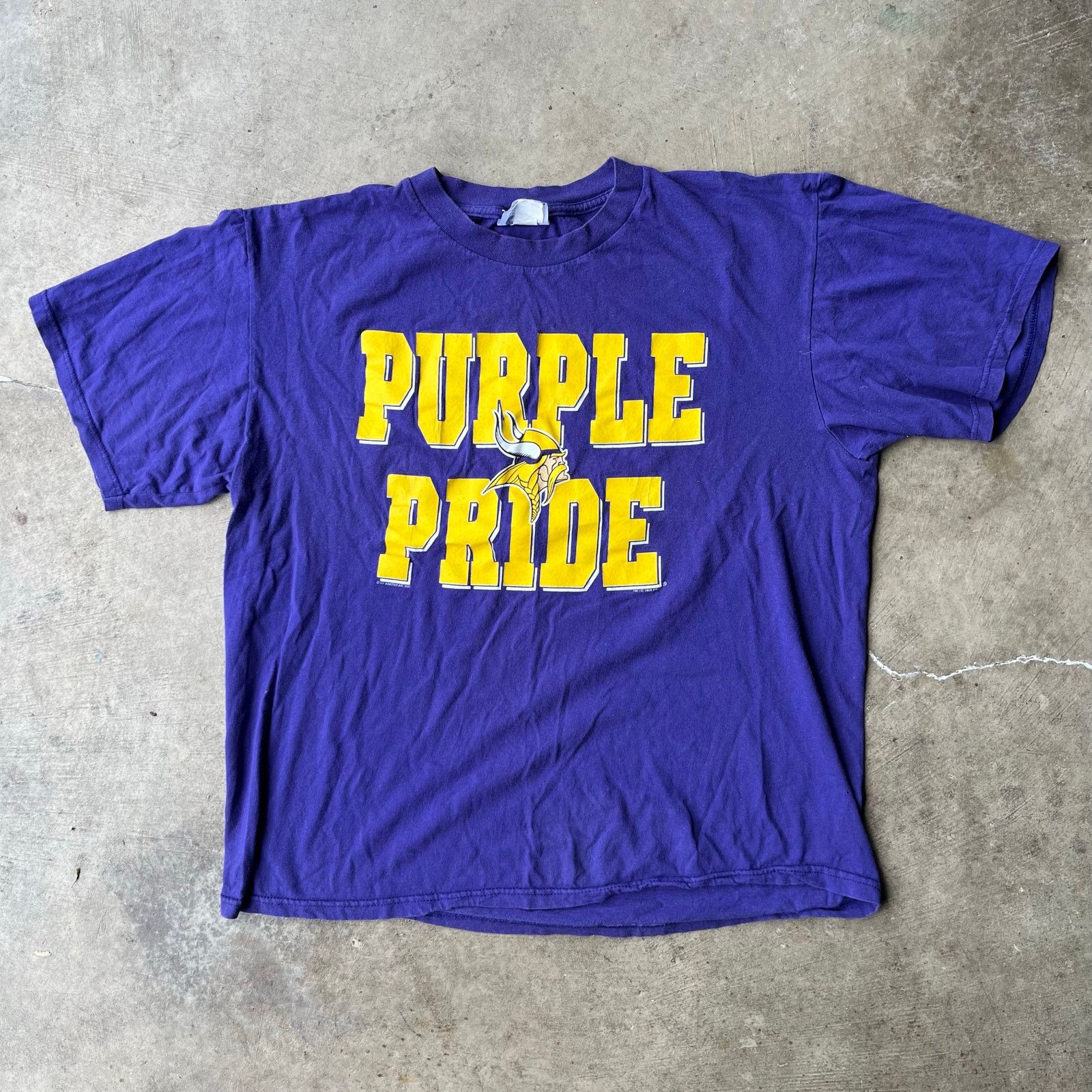 Vintage VINTAGE MINNESOTA VIKINGS NFL FOOTBALL SHIRT 90S XL PURPLE Size US XL / EU 56 / 4 - 1 Thumbnail