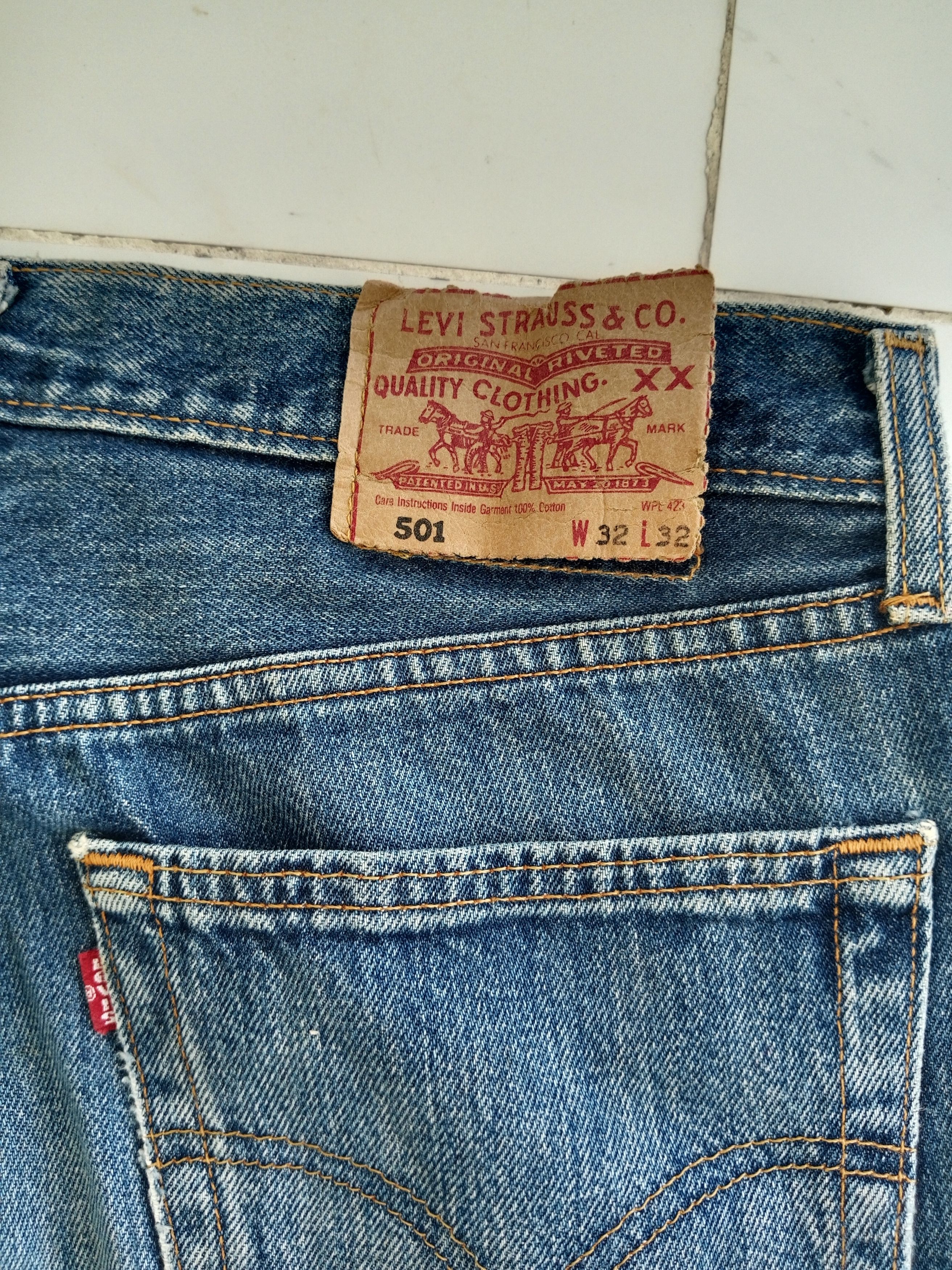 Levi's Vintage Clothing Vintage LEVIS 501 Distressed Jean's Blue Denim Made in UK Size US 31 - 11 Thumbnail