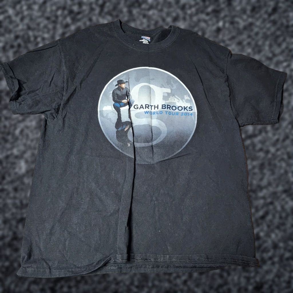 Hanes Garth Brooks World Tour 2014 Concert T Shirt Mens XL Black Hanes Short Sleeve Double-Sided Distressed Logo Graphic Print Band Music Shirt Size US XL / EU 56 / 4 - 1 Thumbnail
