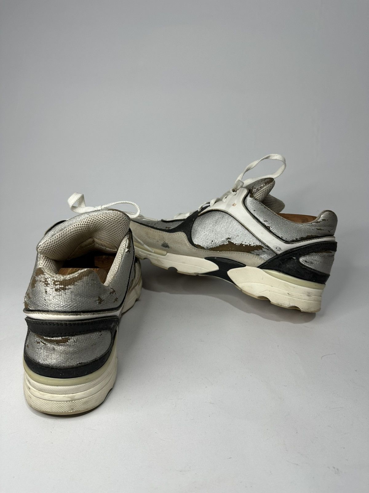 Chanel Chanel Interlocking CC Cracked Metallic Leather Sneakers Size US 7 / EU 40 - 4 Thumbnail