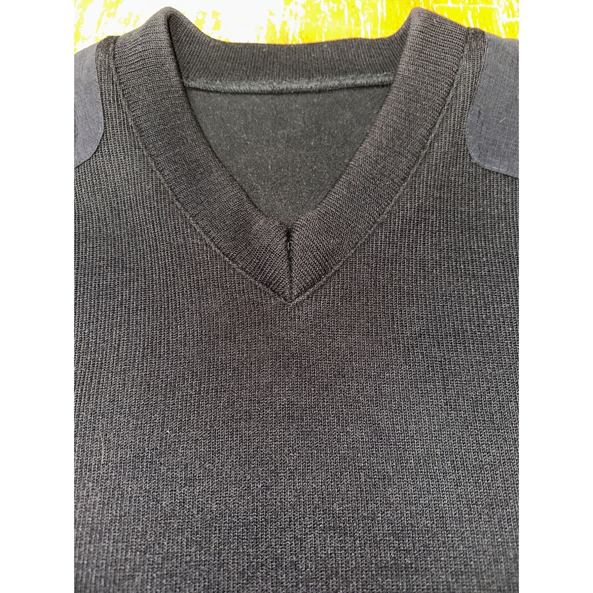 Other Military Style V Neck Sweater With Reinforced Shoulder Elbow Size US L / EU 52-54 / 3 - 3 Thumbnail