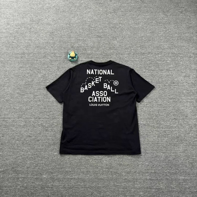 Louis Vuitton LV NBA Collaboration Black Short Sleeve T -2505 Size US XXL / EU 58 / 5 - 2 Thumbnail