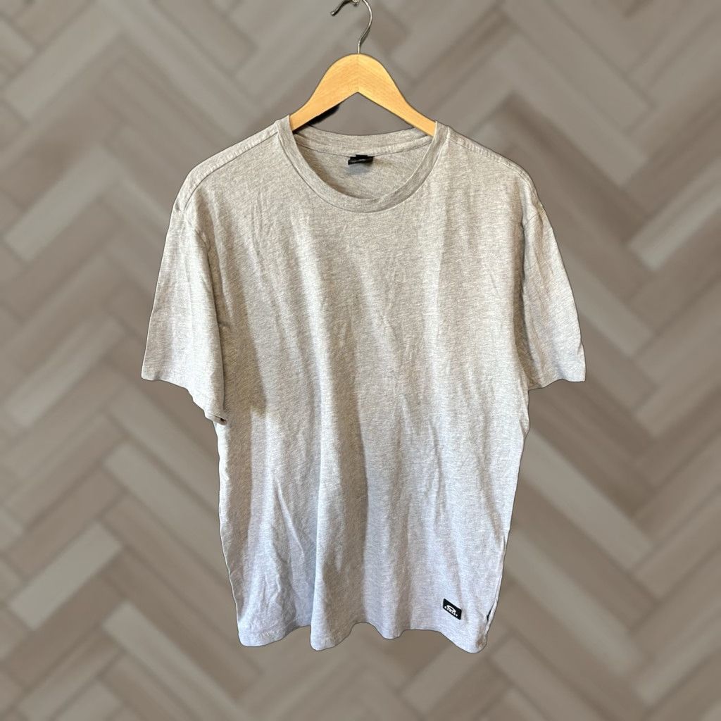 Oakley Oakley T-Shirt Mens Gray Short Sleeve Size 2XL Size US XXL / EU 58 / 5 - 1 Thumbnail