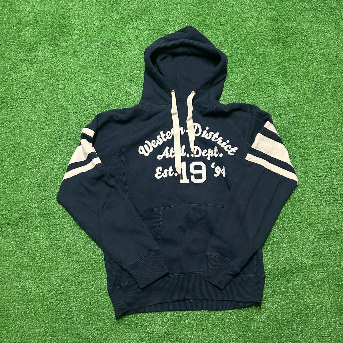 Old Navy Blue men’s size medium old navy western district sweatshirt Size US M / EU 48-50 / 2 - 1 Thumbnail