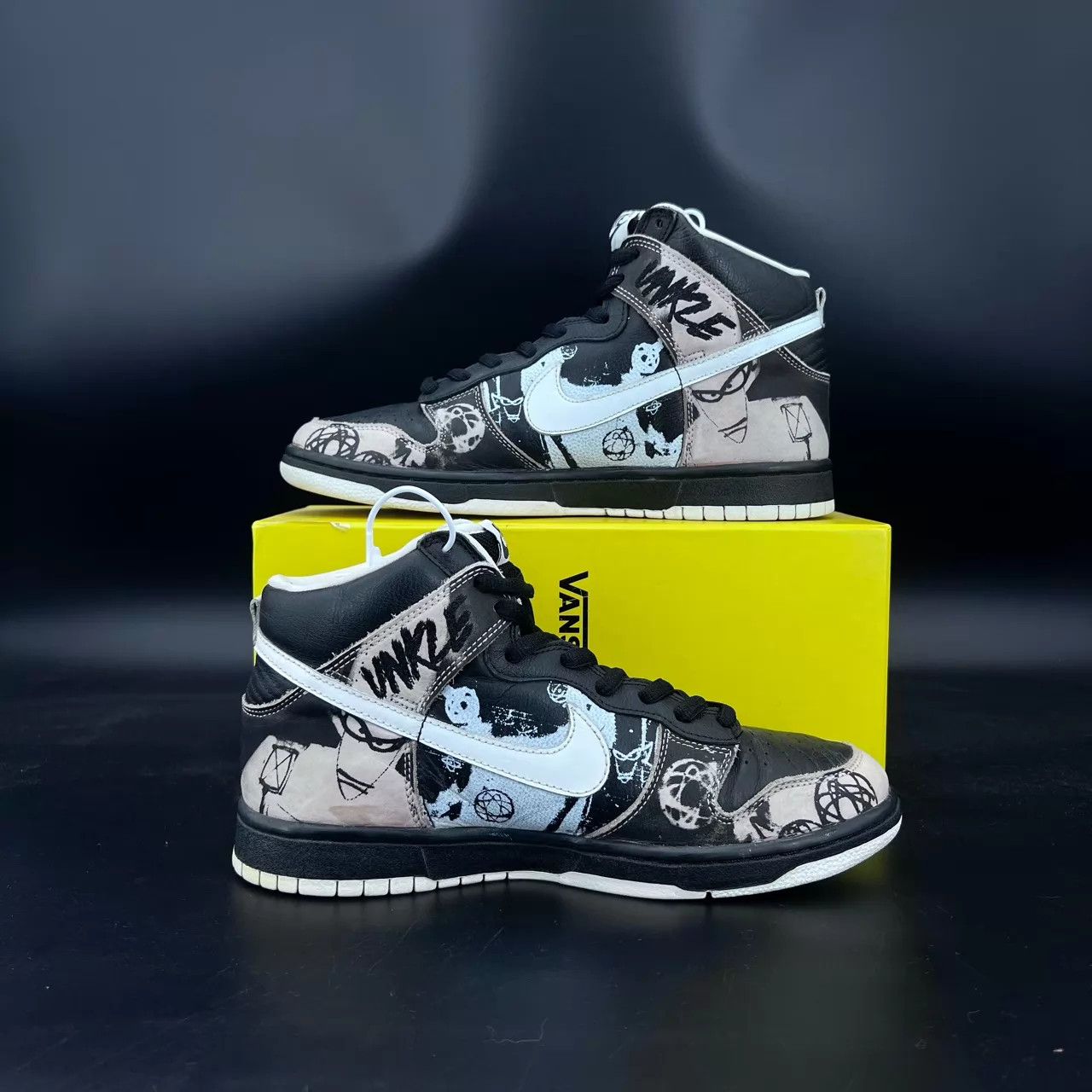 Nike Dunk SB Unkle Futura CH2427 Size 44 Worn a Few Times Size US 11 / EU 44 - 2 Thumbnail